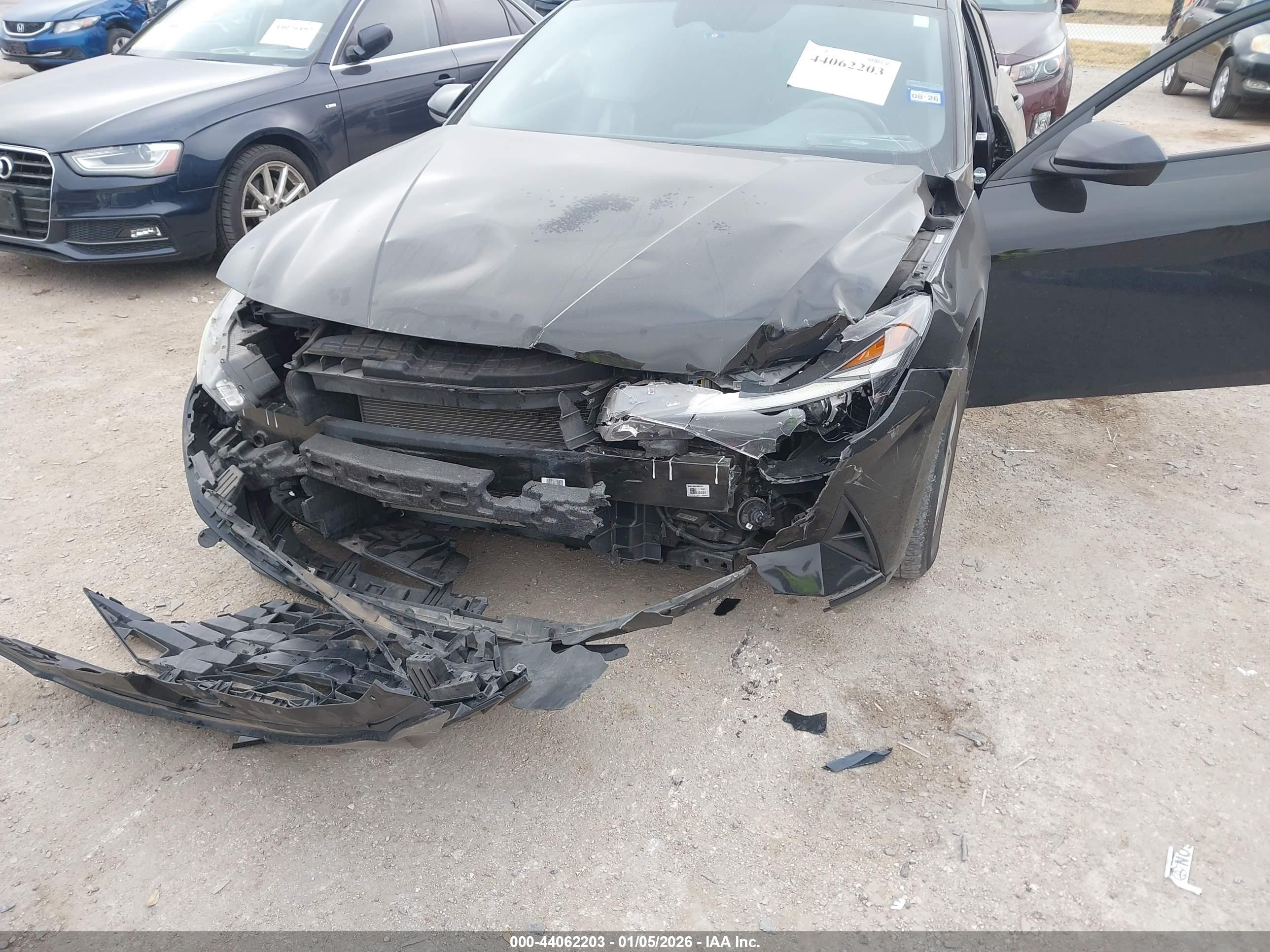 HYUNDAI ELANTRA image 6