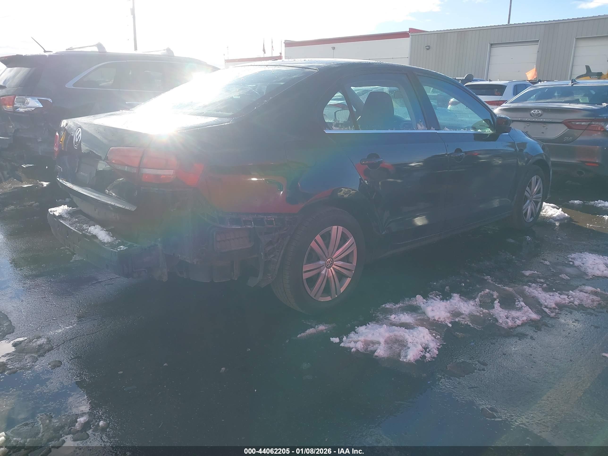 VOLKSWAGEN JETTA image 4