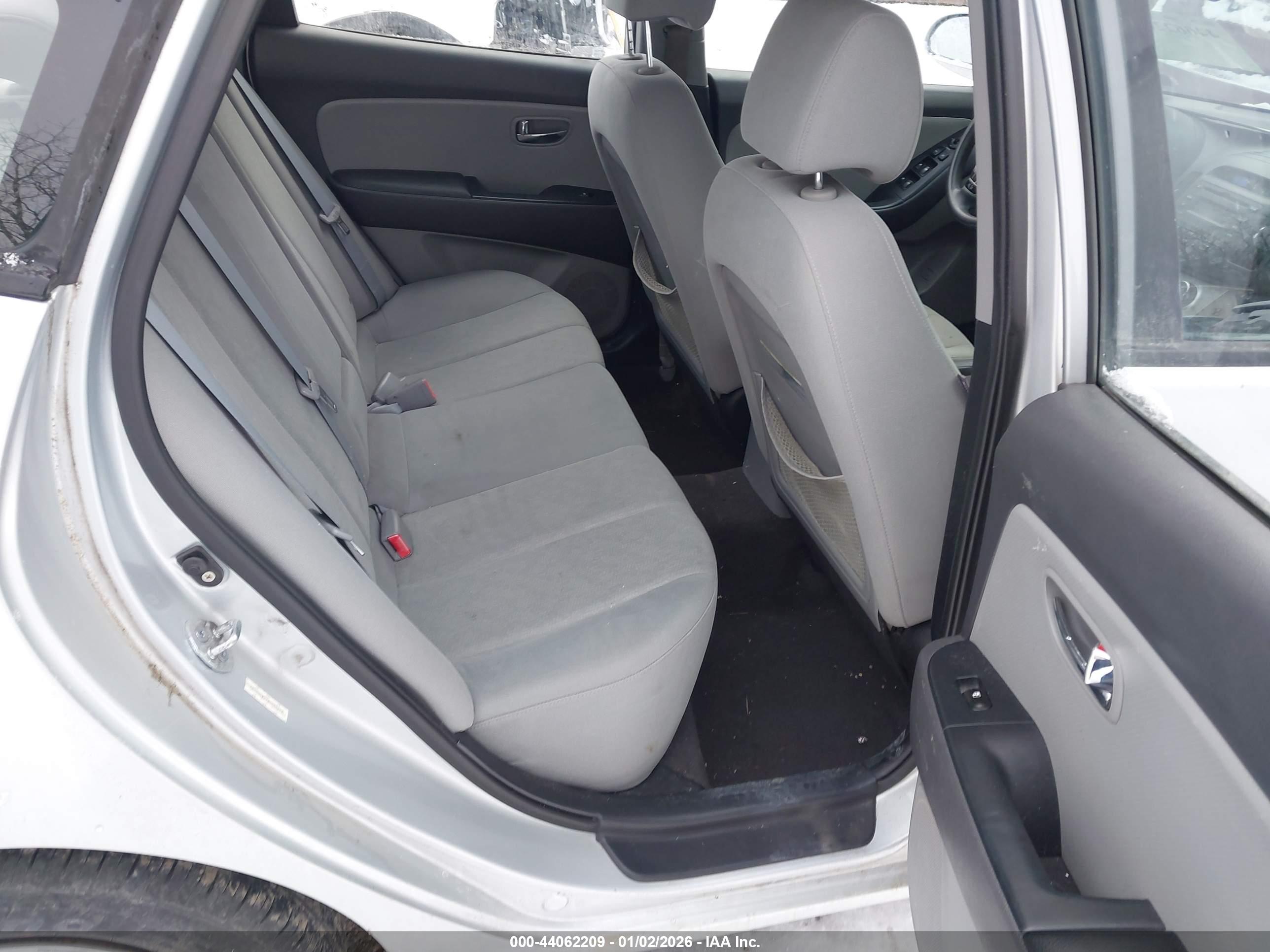 HYUNDAI ELANTRA image 8