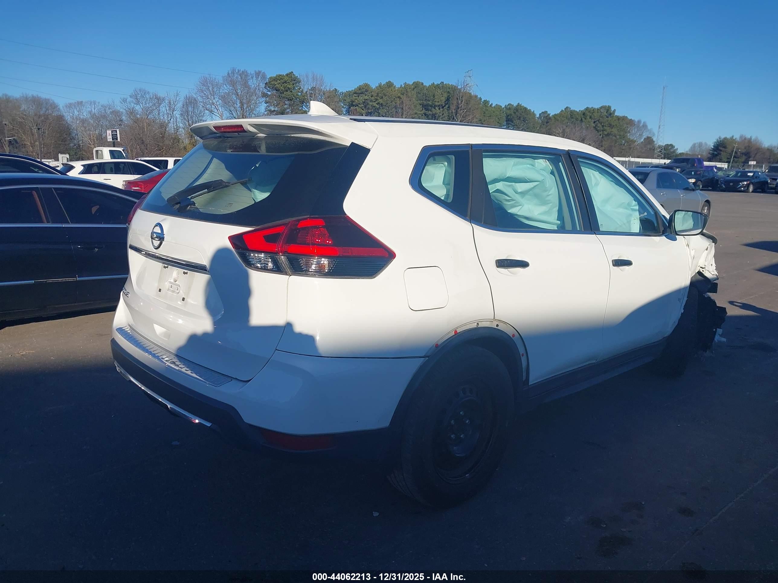 NISSAN ROGUE image 4