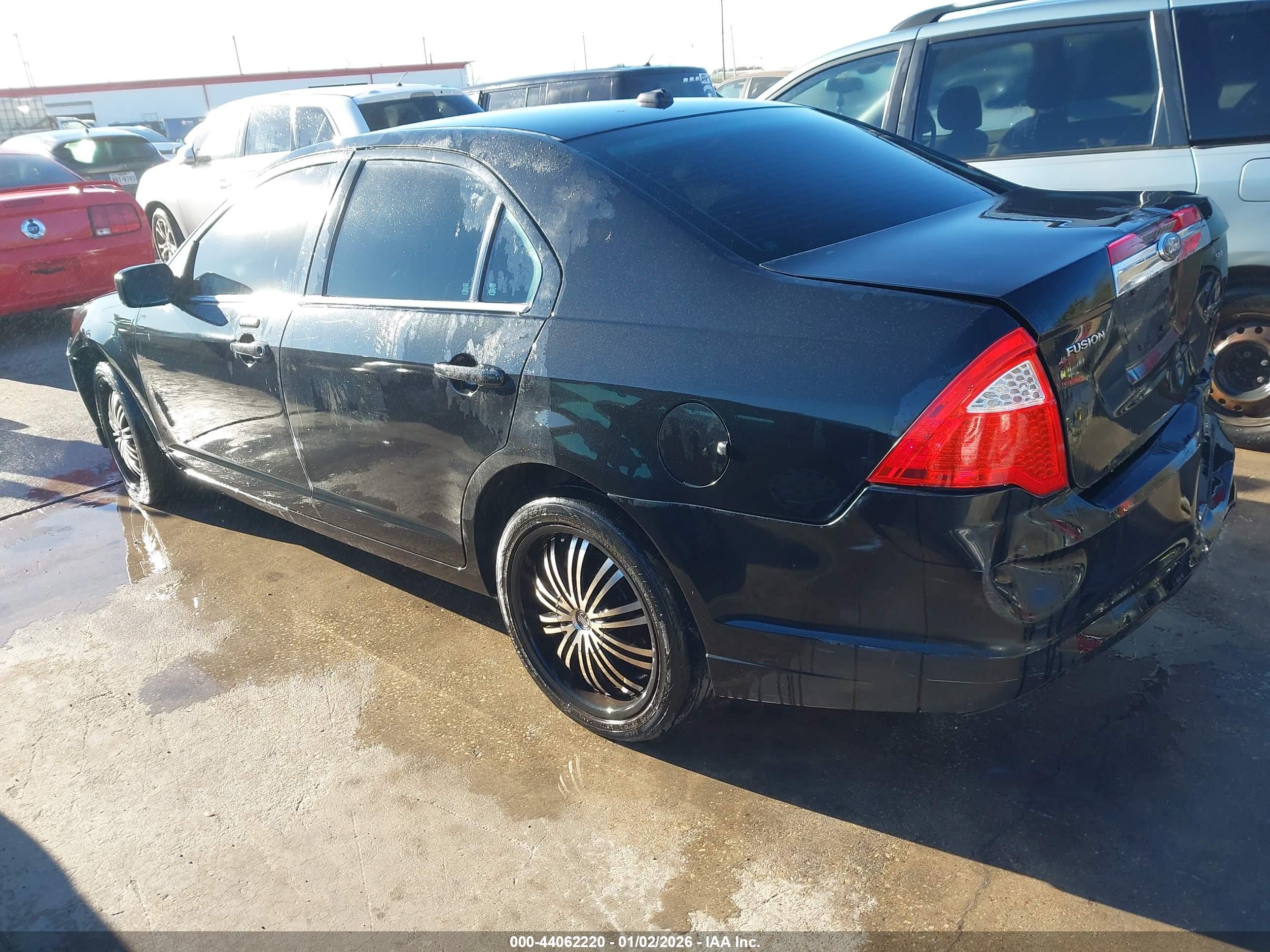 FORD FUSION image 3