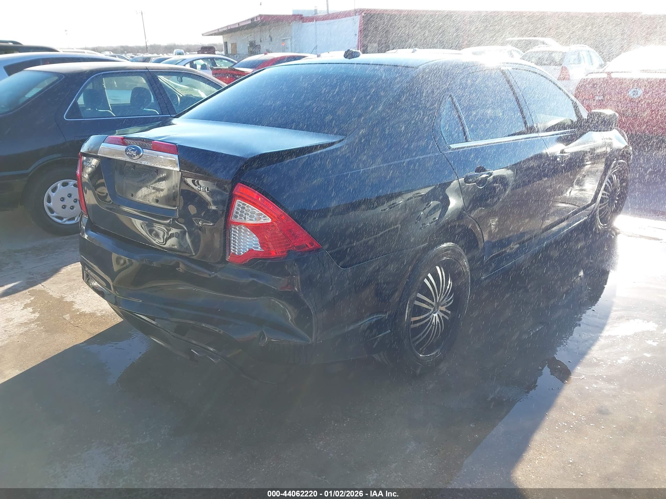 FORD FUSION image 4