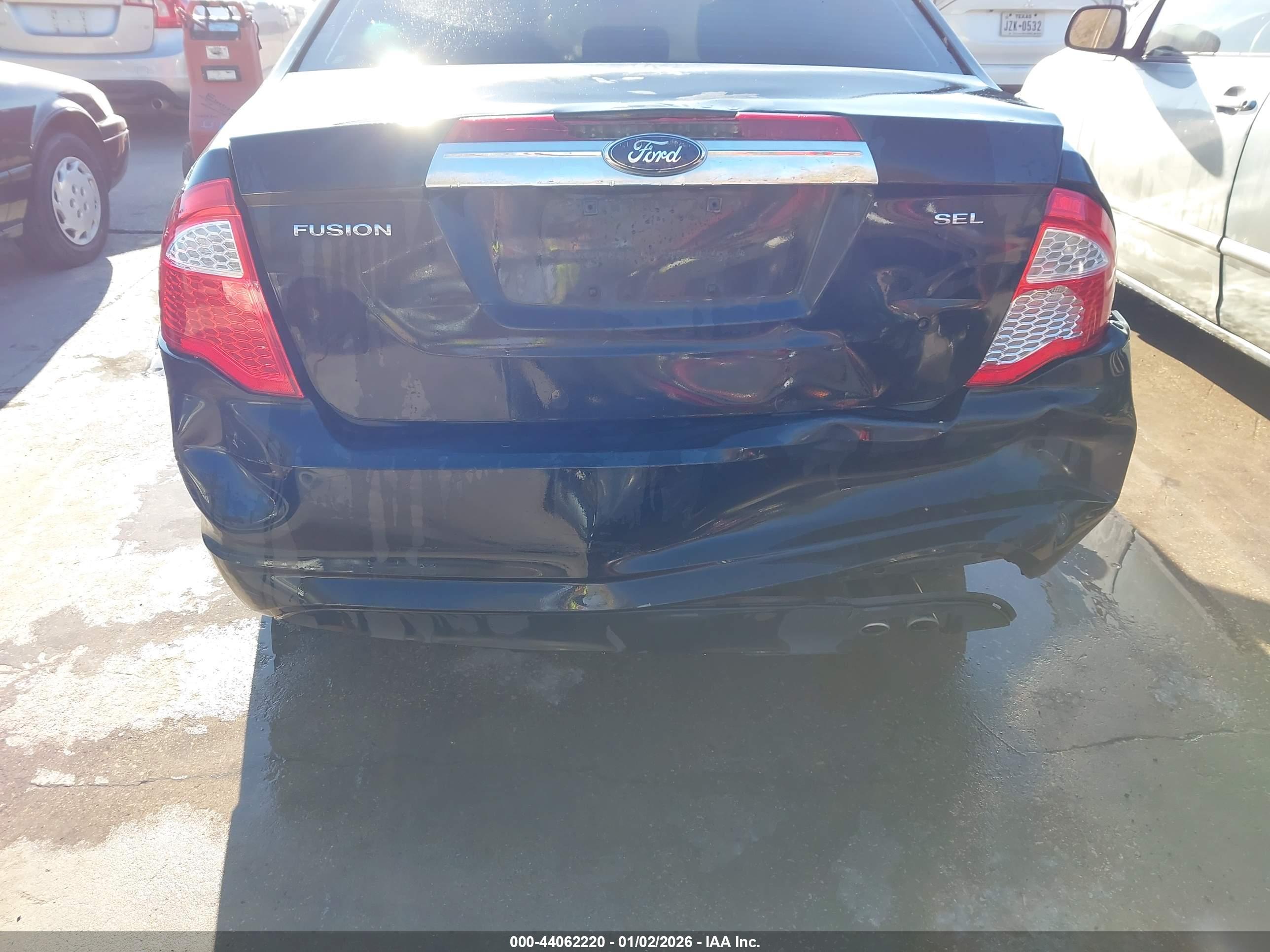FORD FUSION image 6