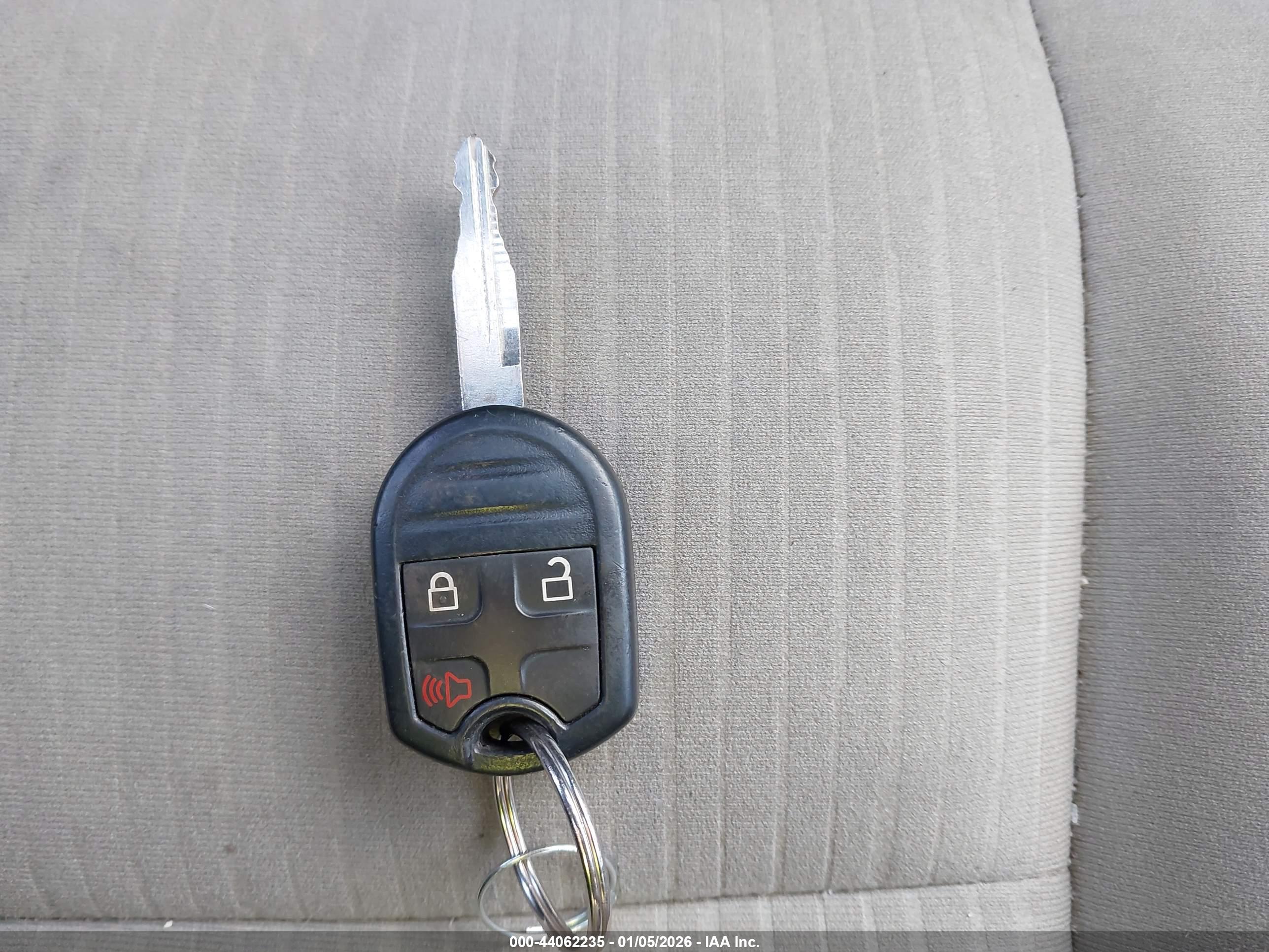 FORD TAURUS image 11