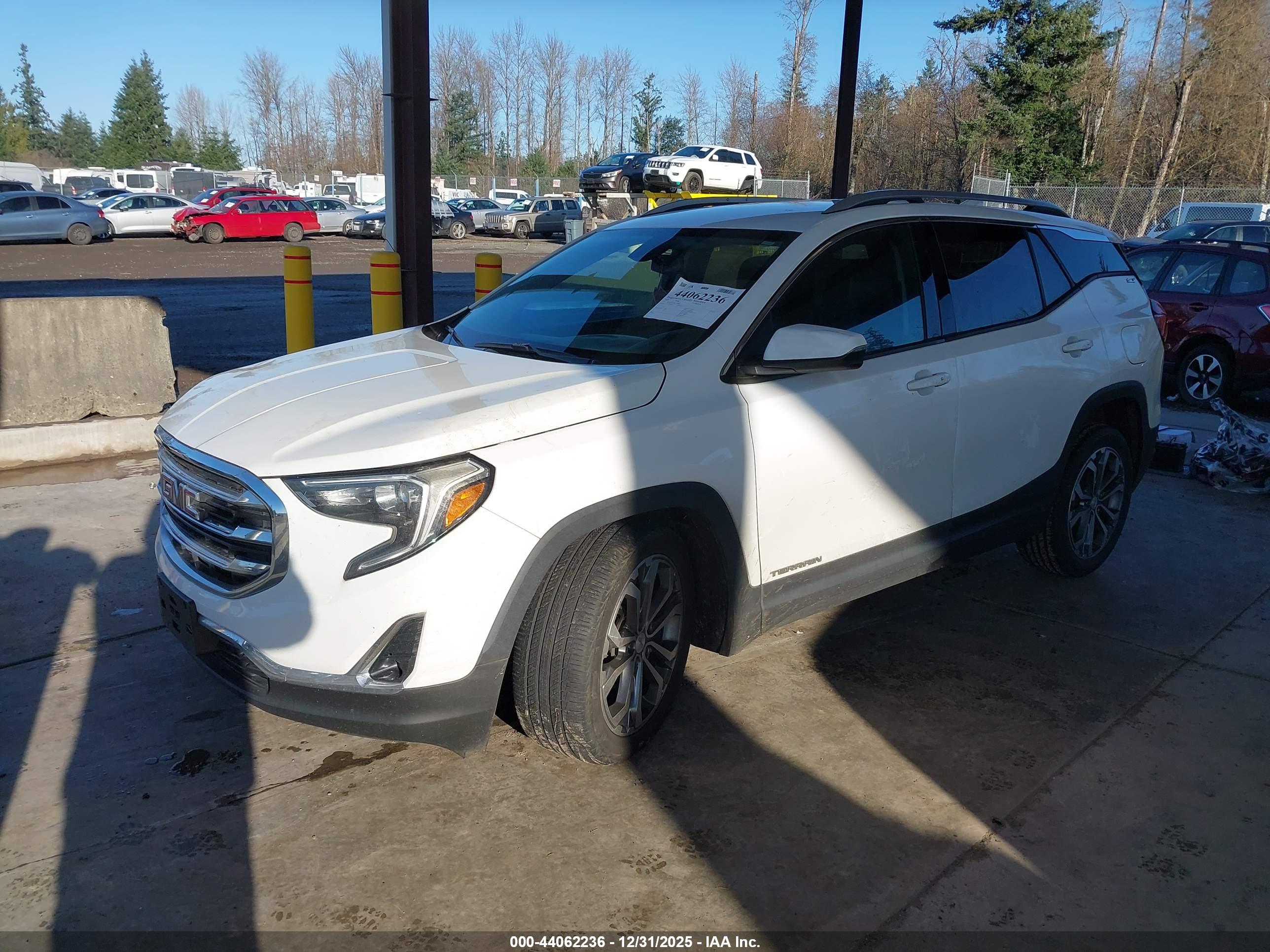 GMC TERRAIN image 2