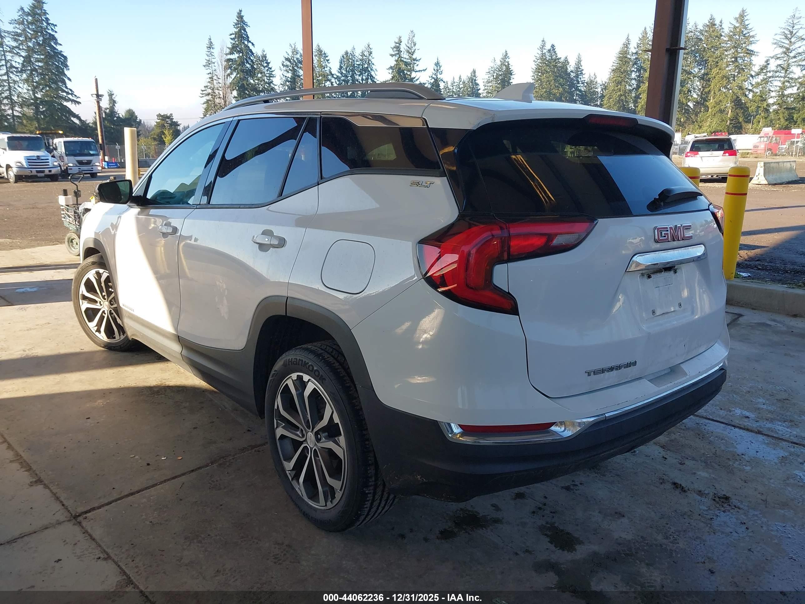 GMC TERRAIN image 3