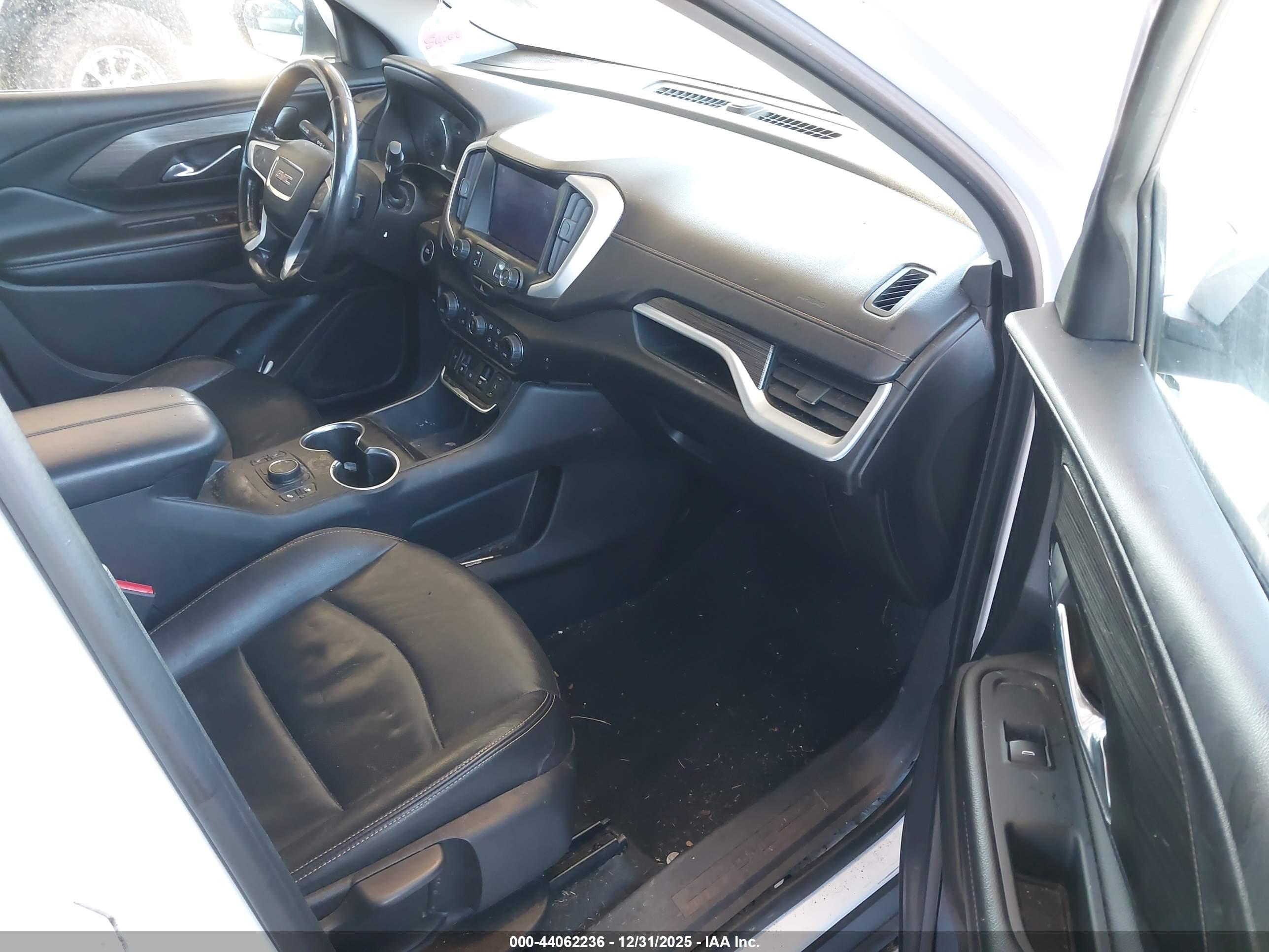 GMC TERRAIN image 5