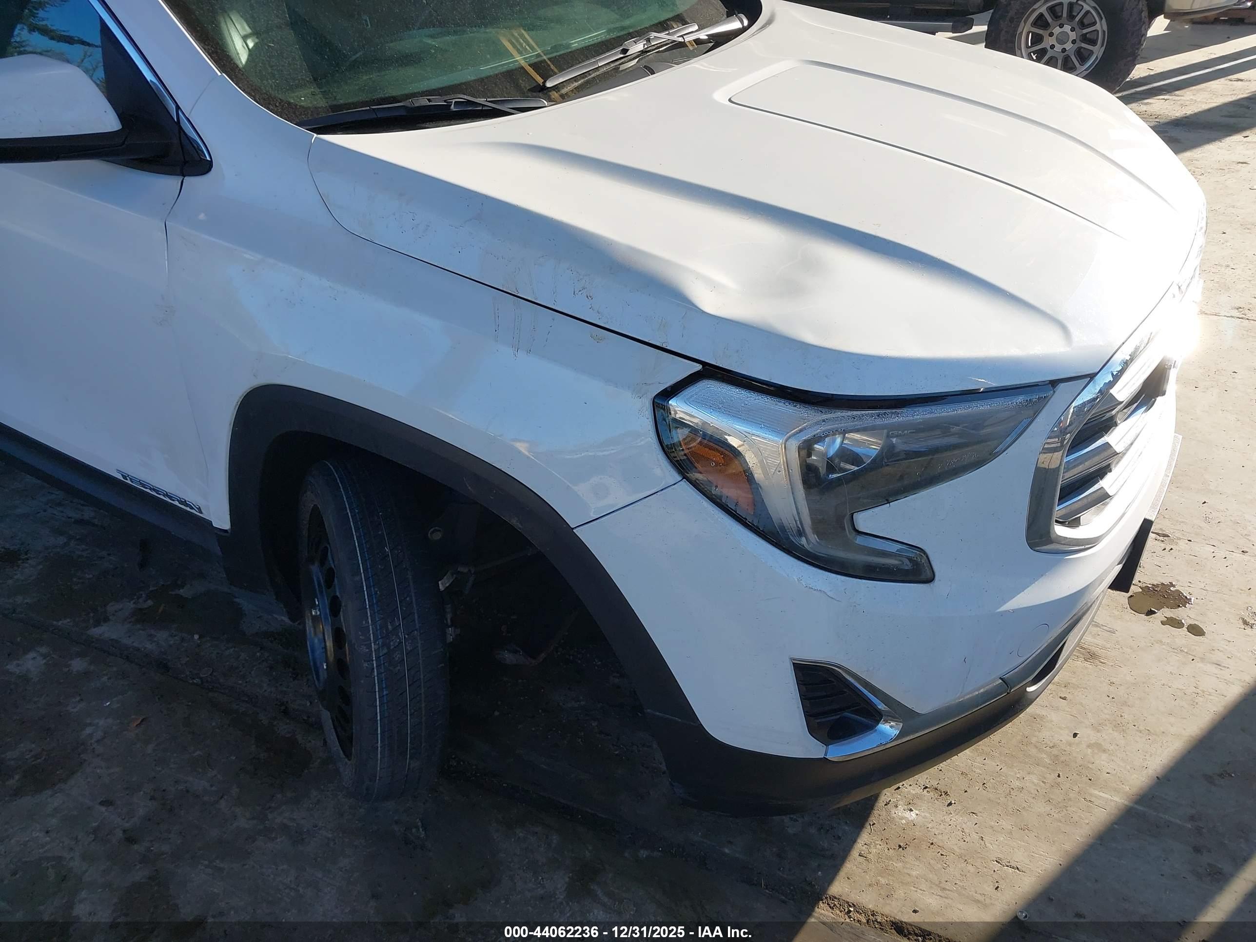 GMC TERRAIN image 6
