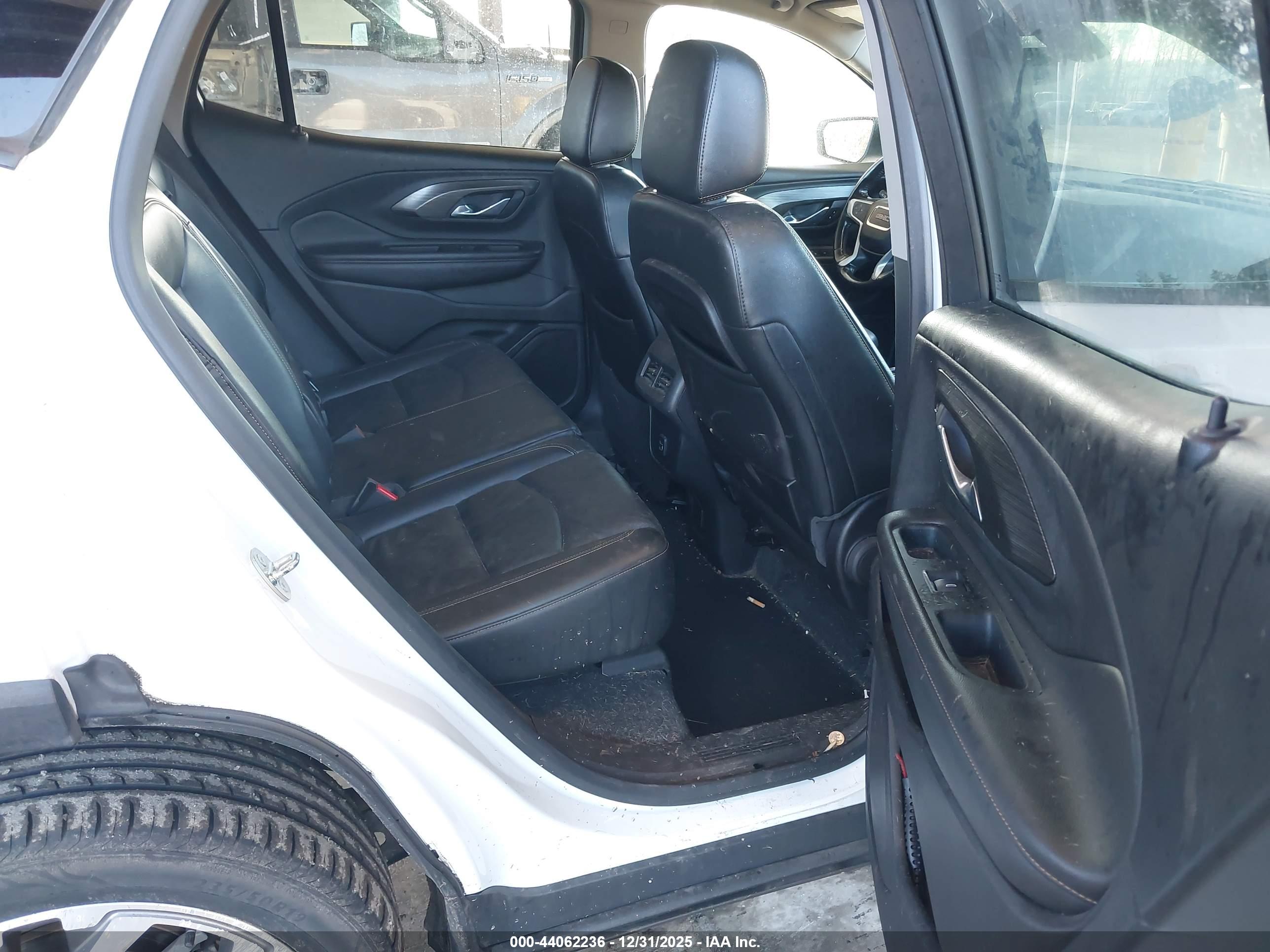 GMC TERRAIN image 8