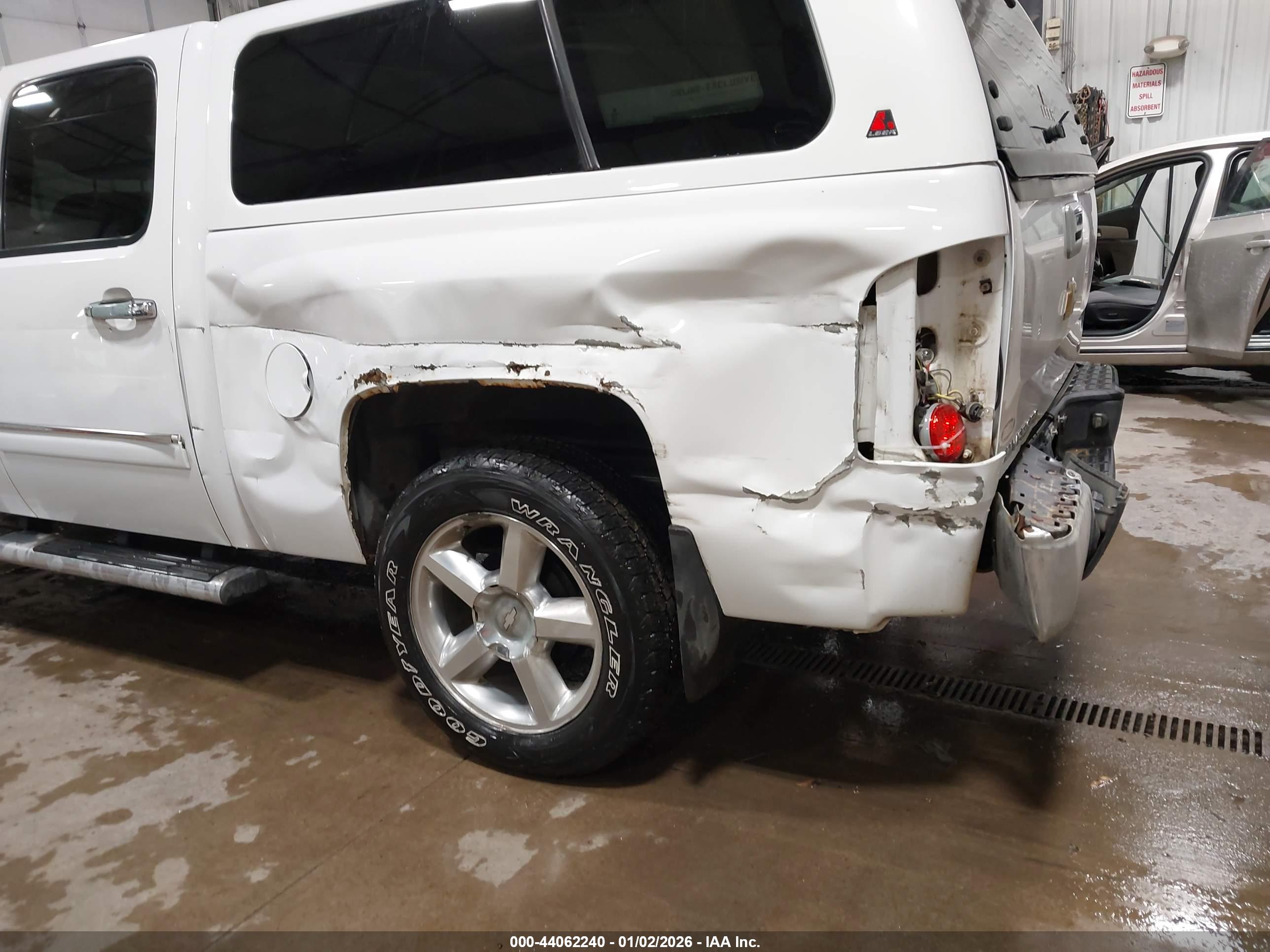 CHEVROLET SILVERADO image 6