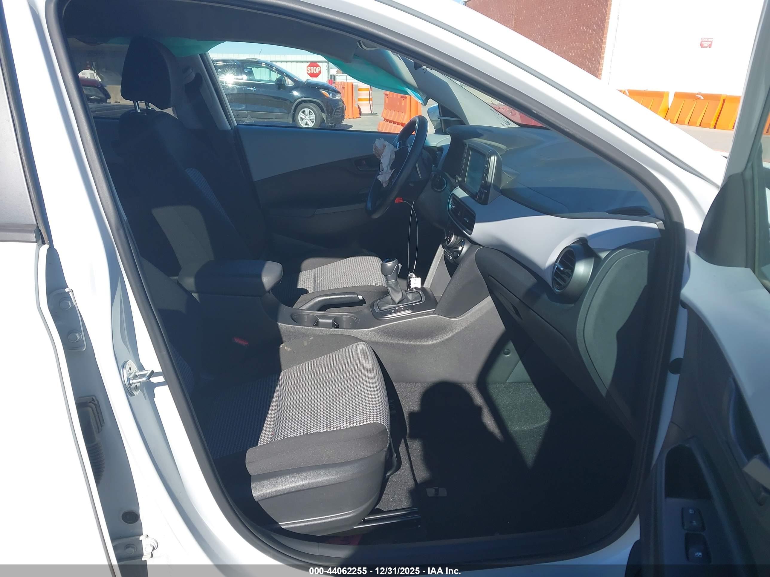 HYUNDAI KONA image 5