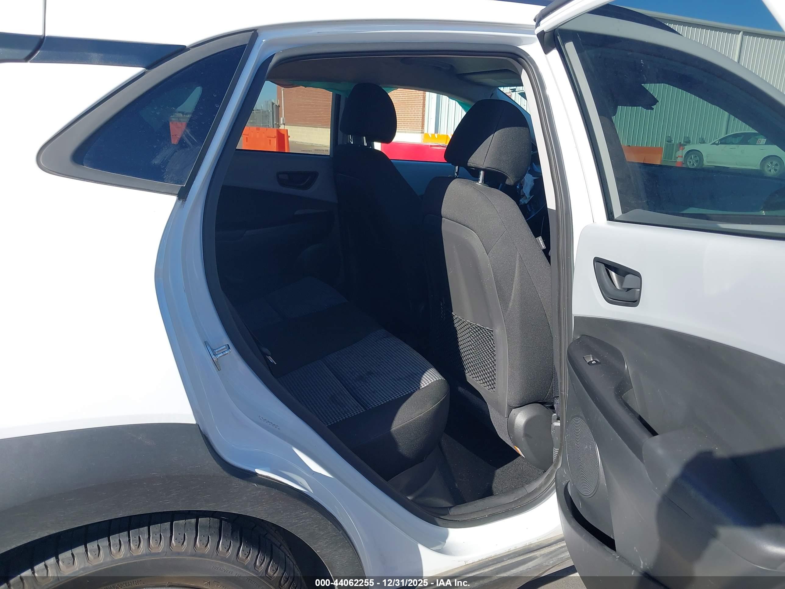 HYUNDAI KONA image 8