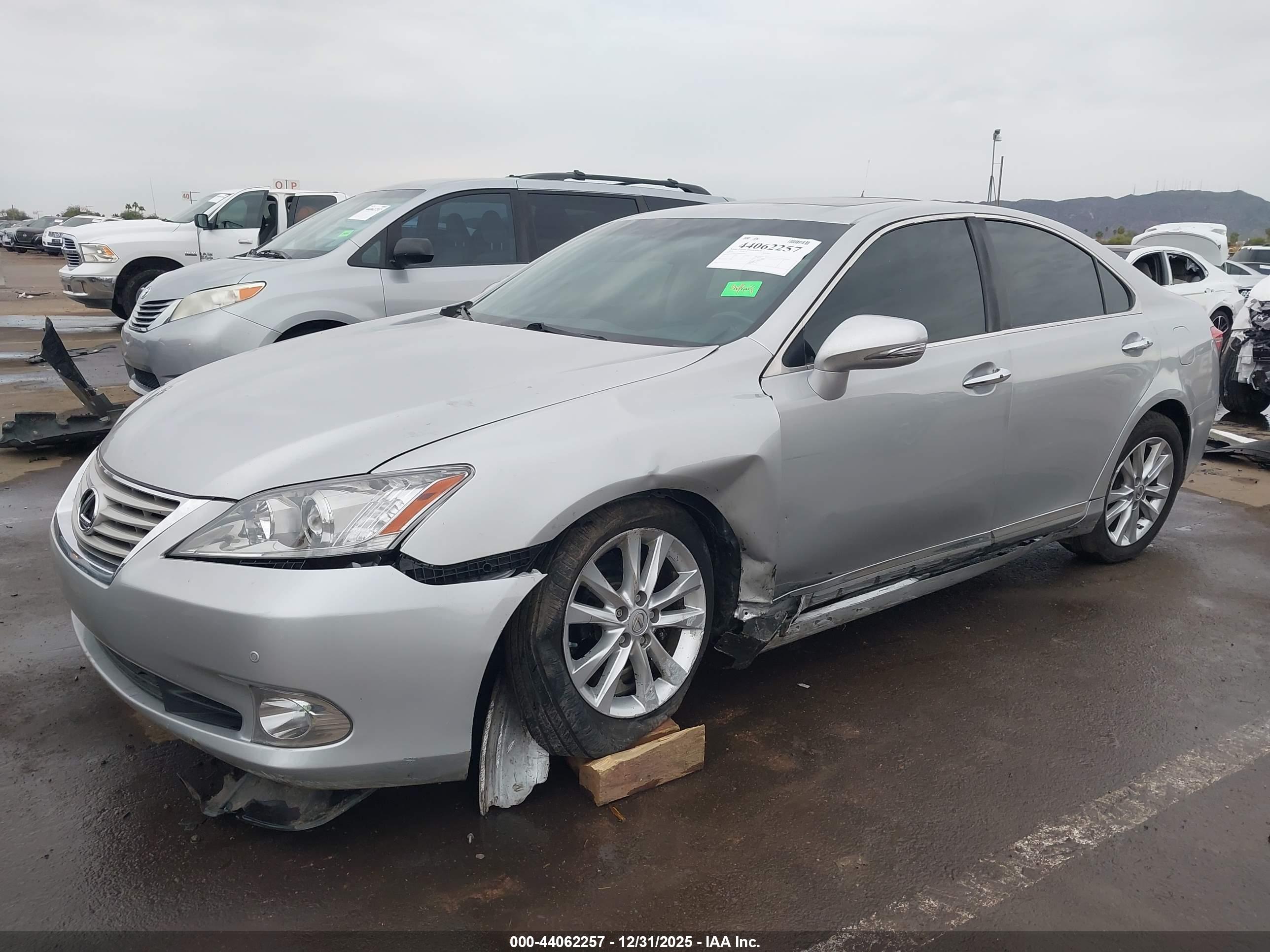 LEXUS ES image 2