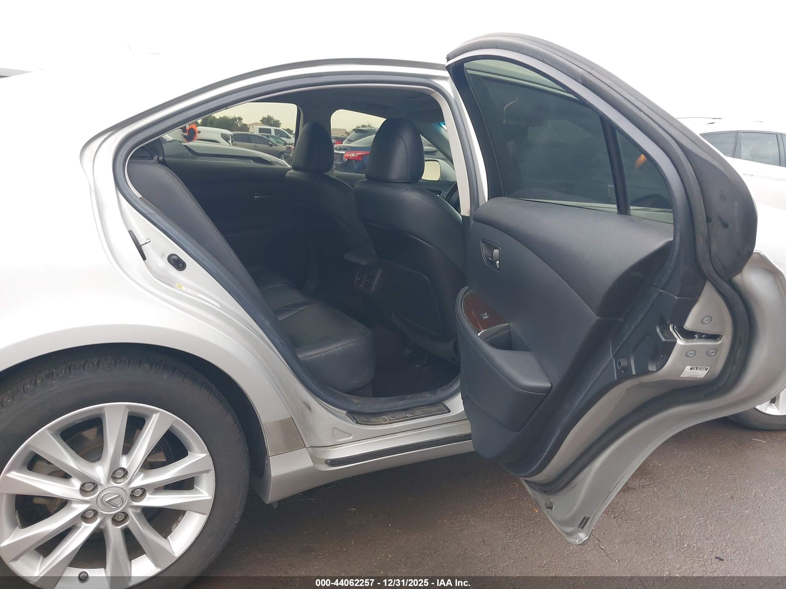 LEXUS ES image 8