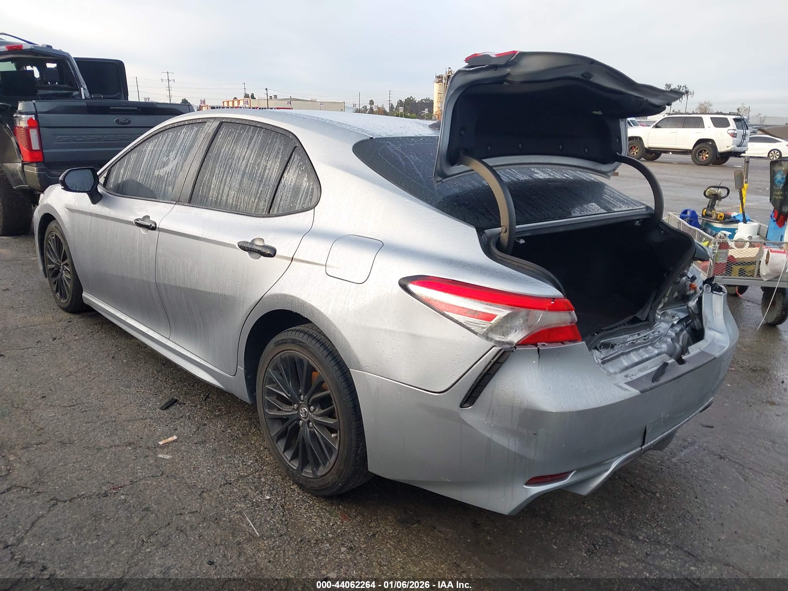 TOYOTA CAMRY image 3