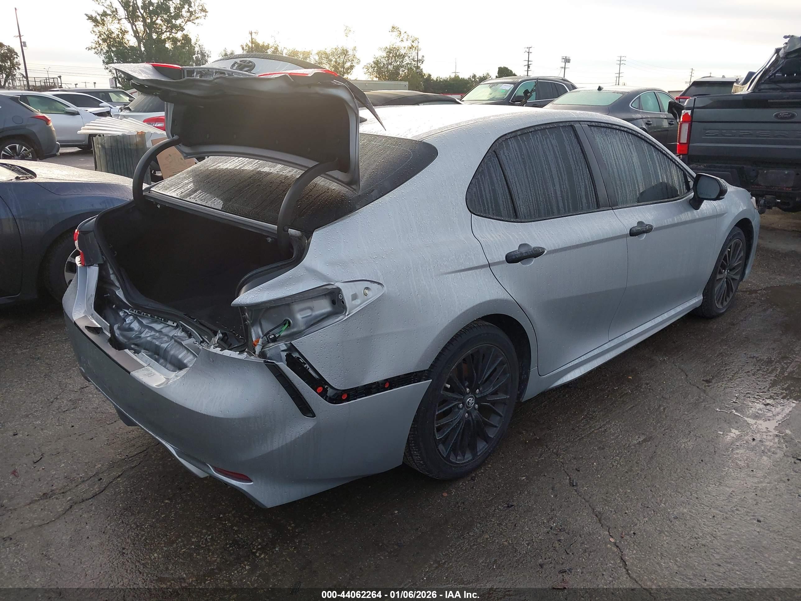 TOYOTA CAMRY image 4