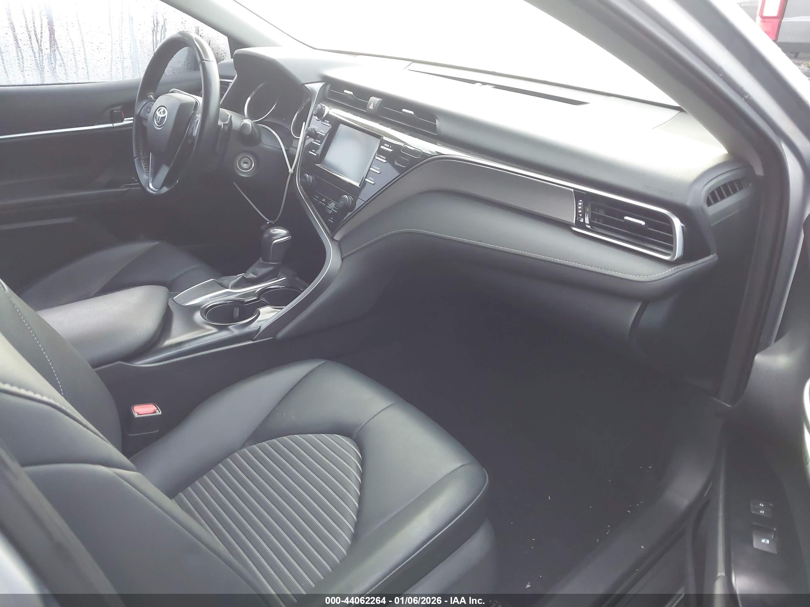 TOYOTA CAMRY image 5
