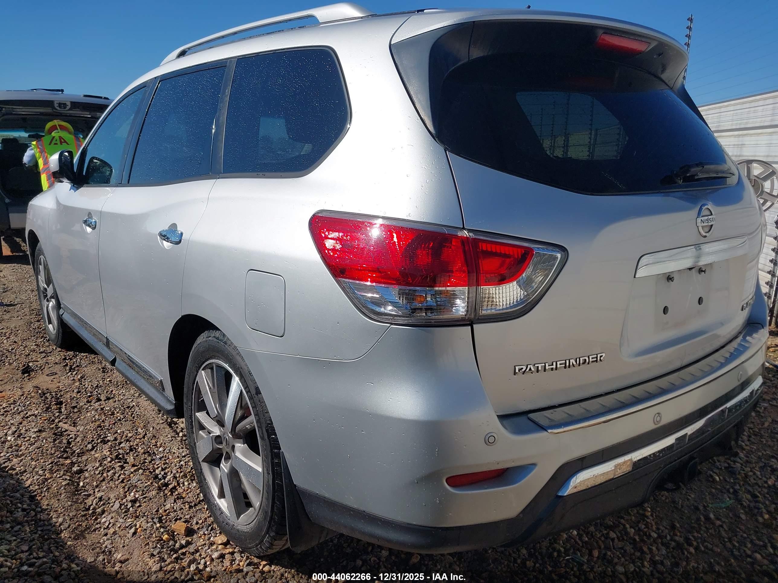 NISSAN PATHFINDER image 3