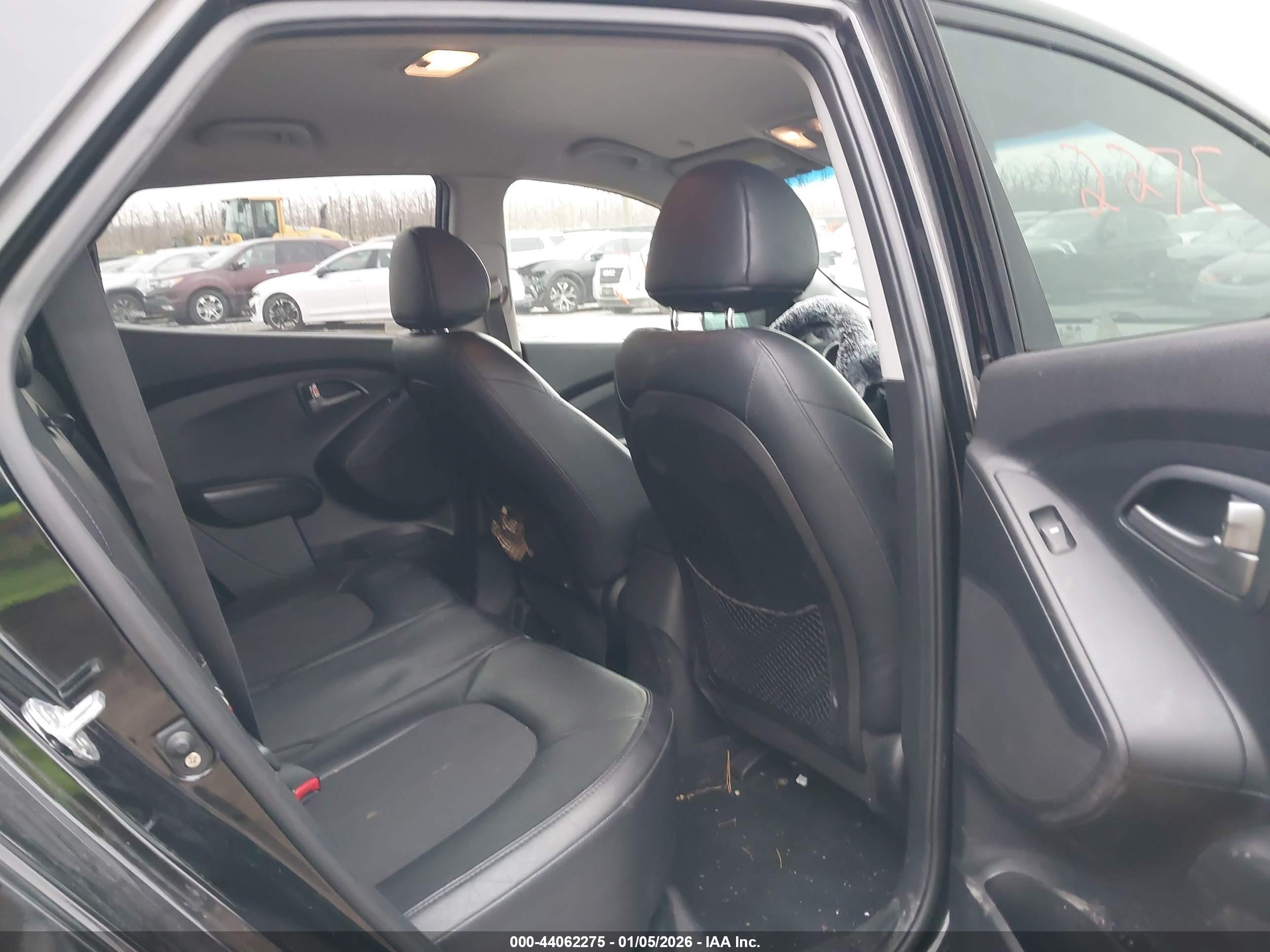 HYUNDAI TUCSON image 8