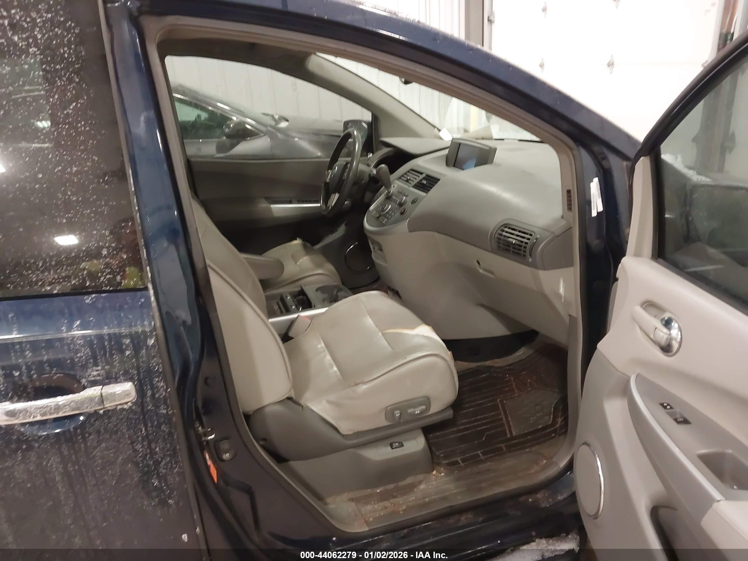 NISSAN QUEST image 5