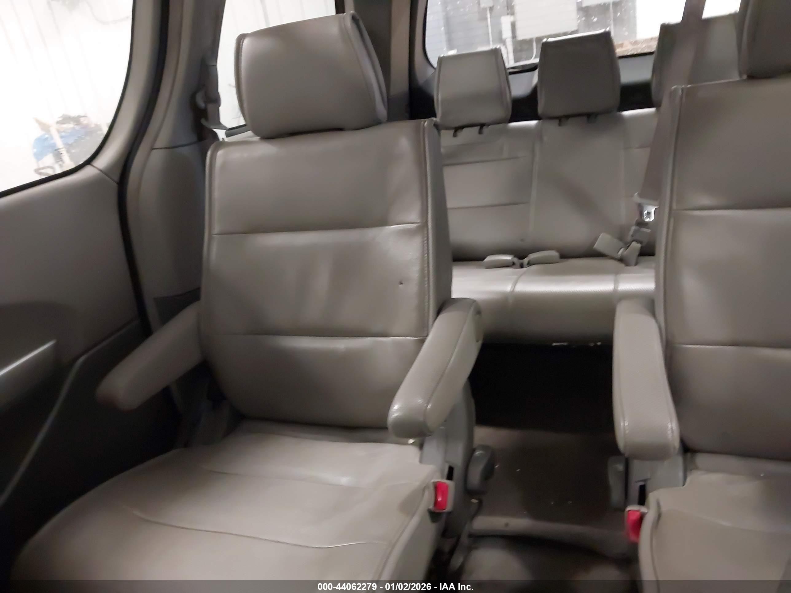 NISSAN QUEST image 8