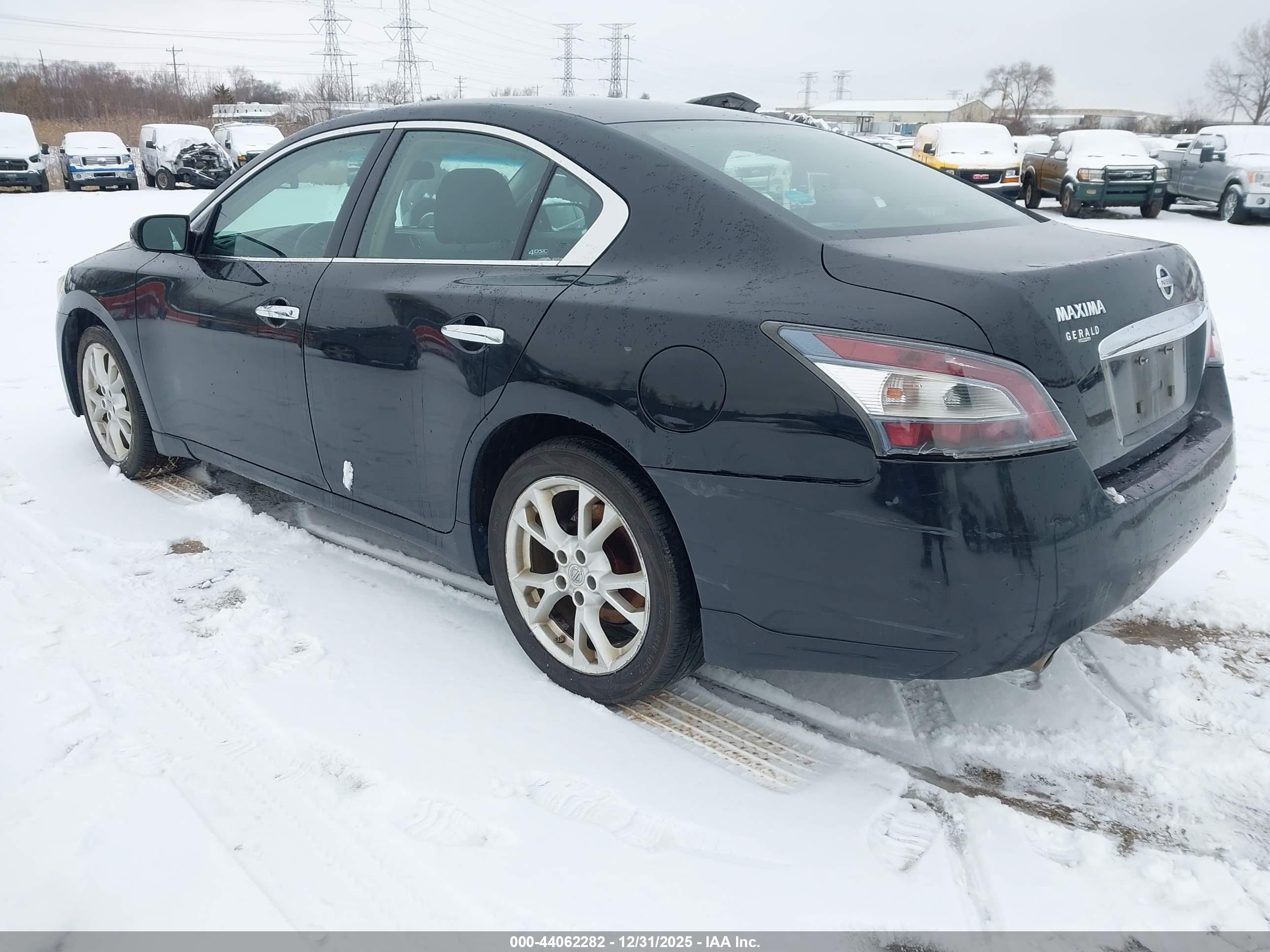 NISSAN MAXIMA image 3