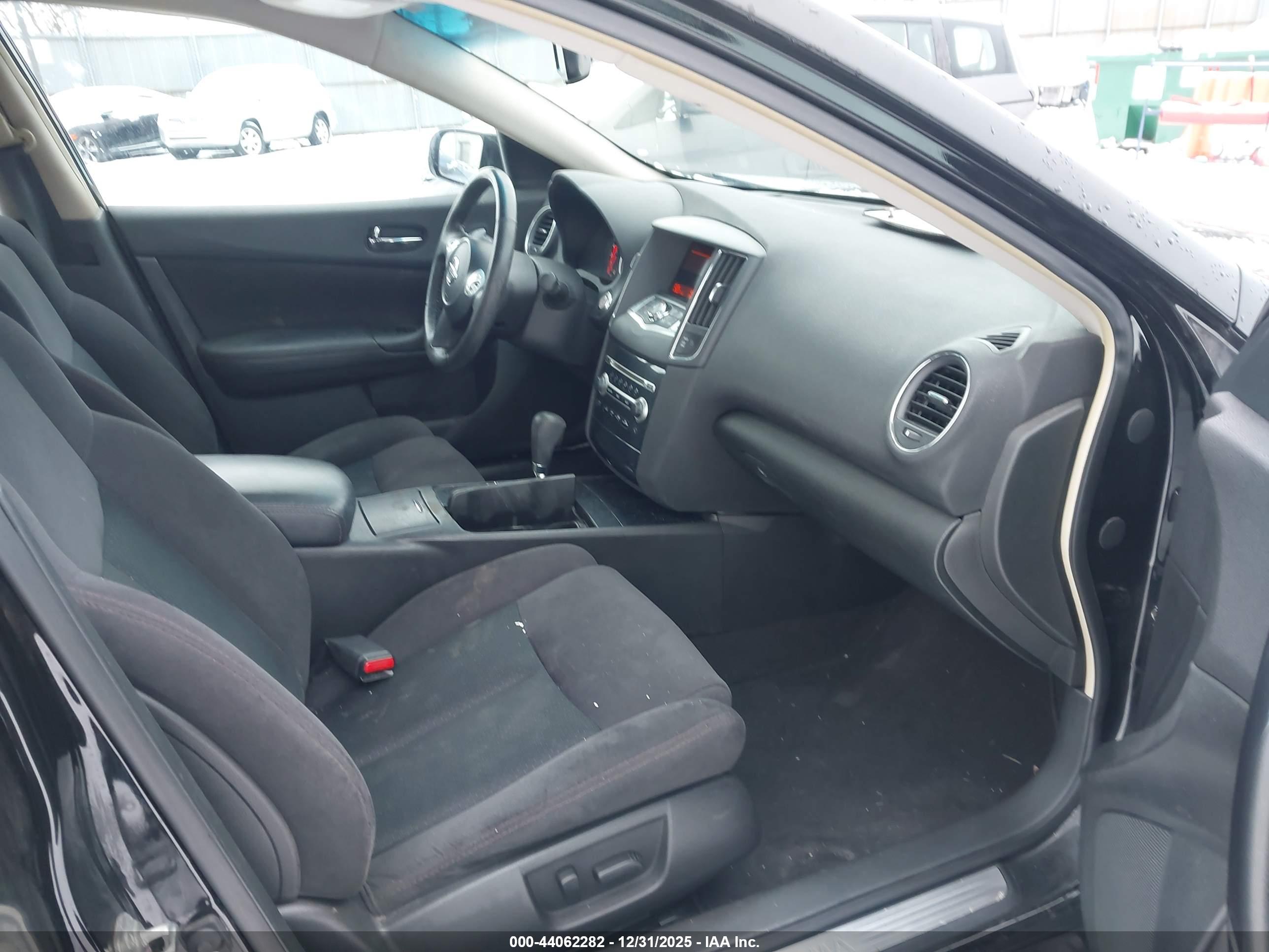 NISSAN MAXIMA image 5
