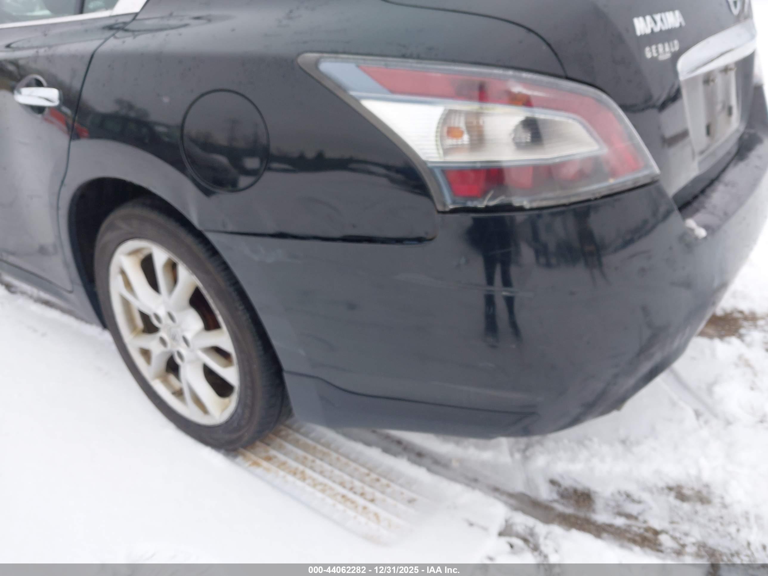 NISSAN MAXIMA image 6