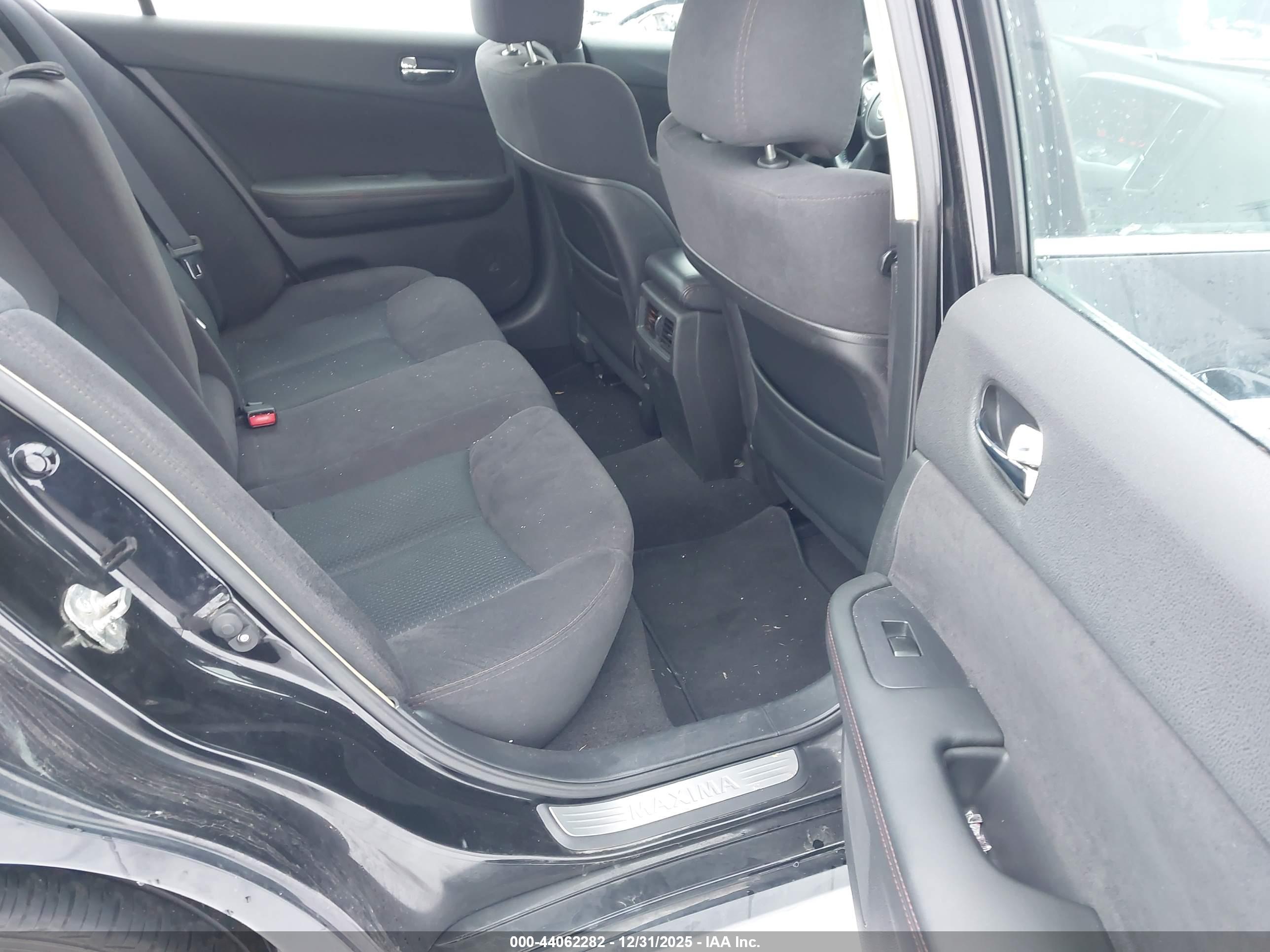 NISSAN MAXIMA image 8