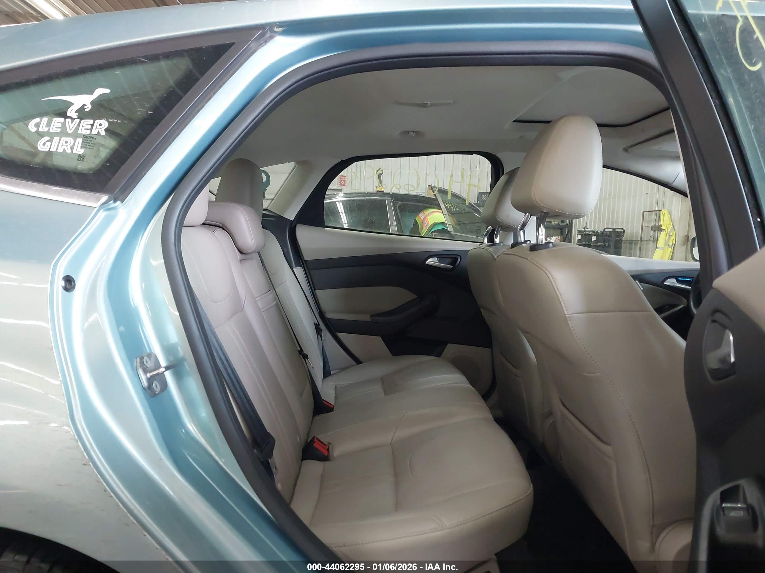 FORD FOCUS image 8