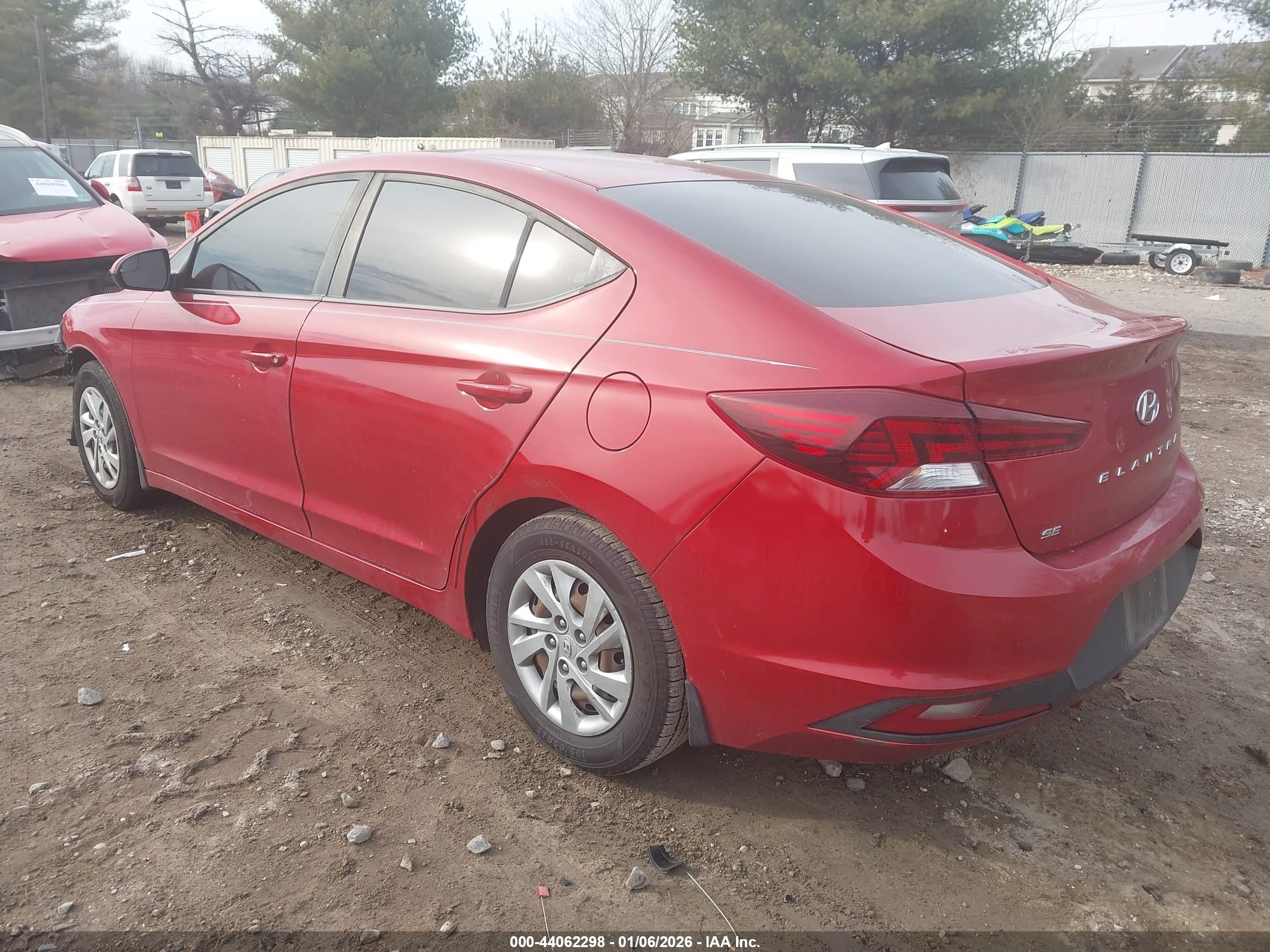 HYUNDAI ELANTRA image 3