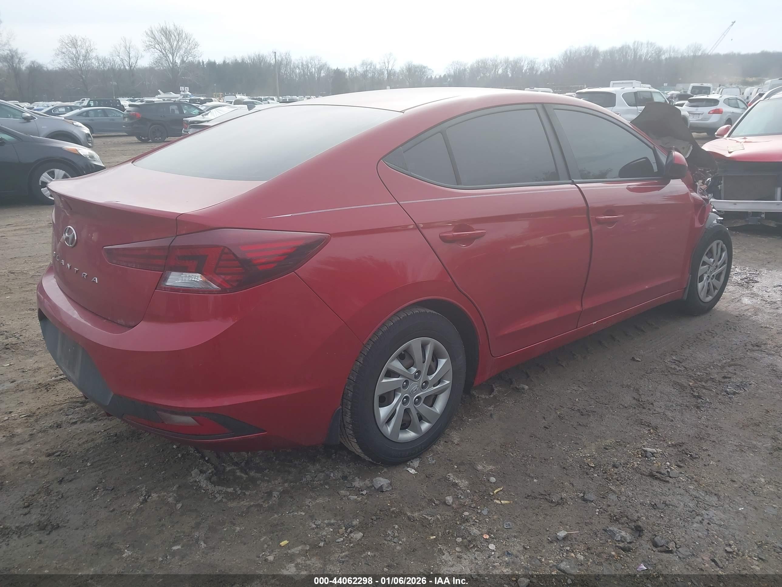 HYUNDAI ELANTRA image 4