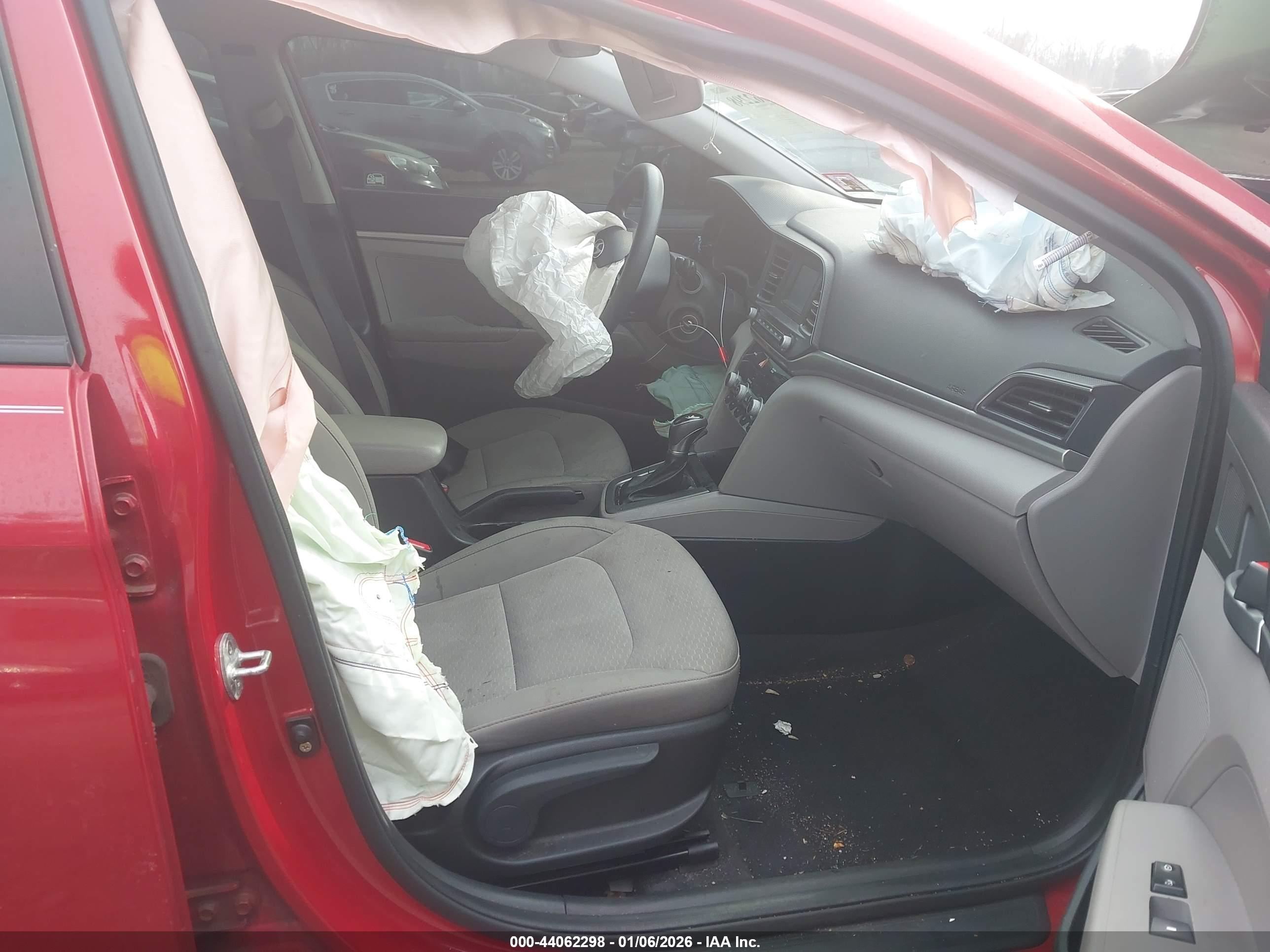 HYUNDAI ELANTRA image 5