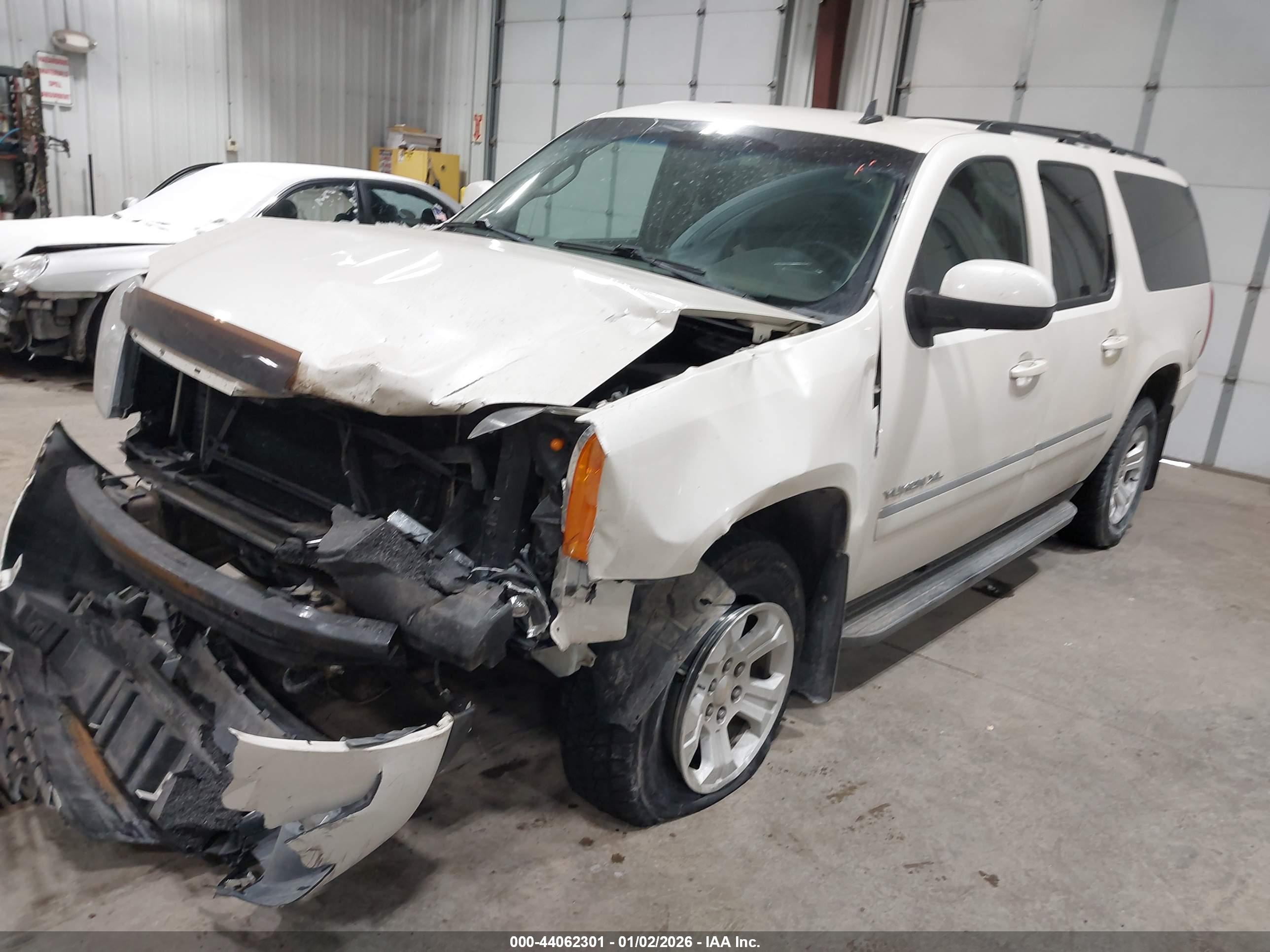 GMC YUKON image 2