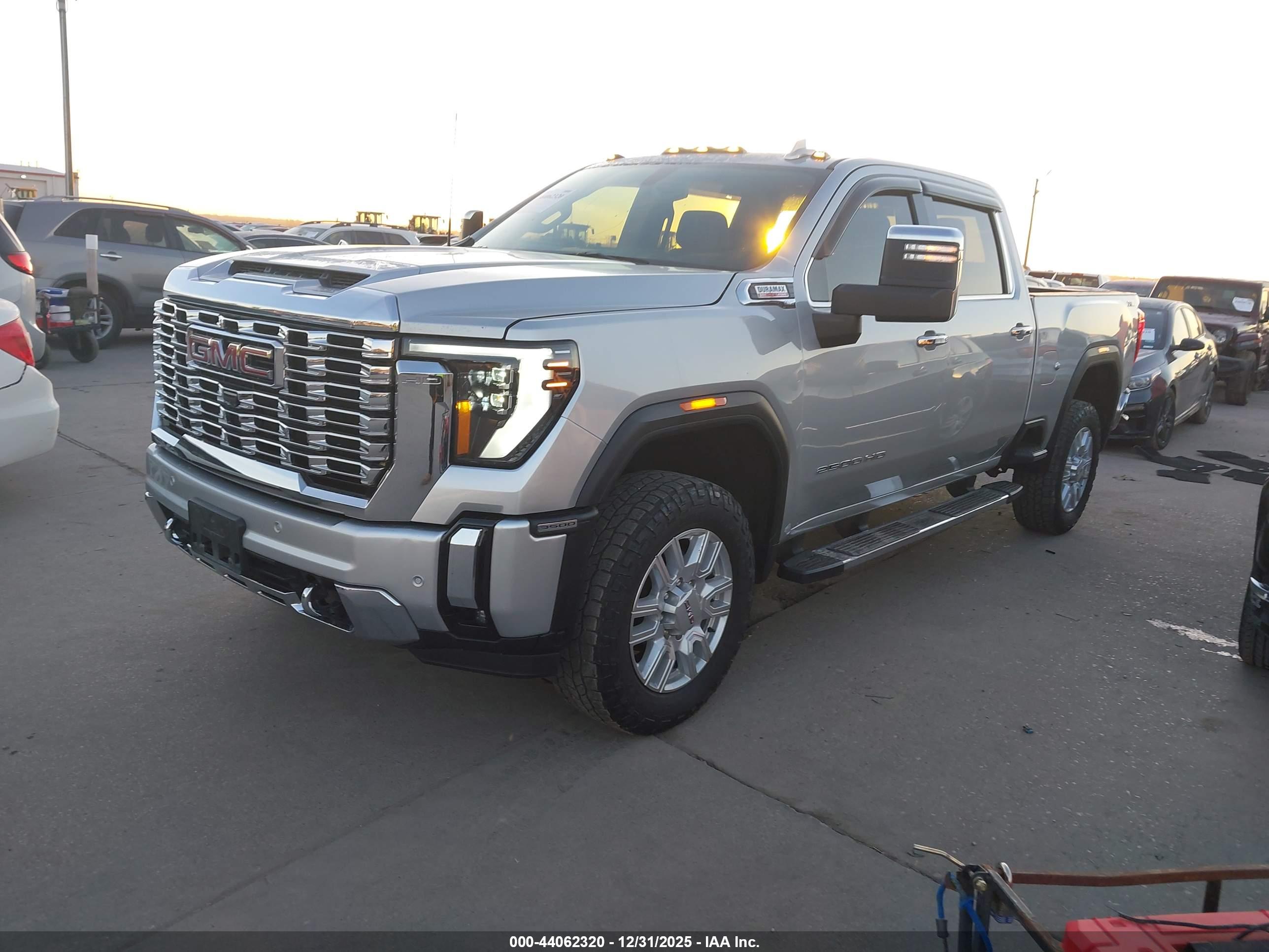 GMC SIERRA image 2