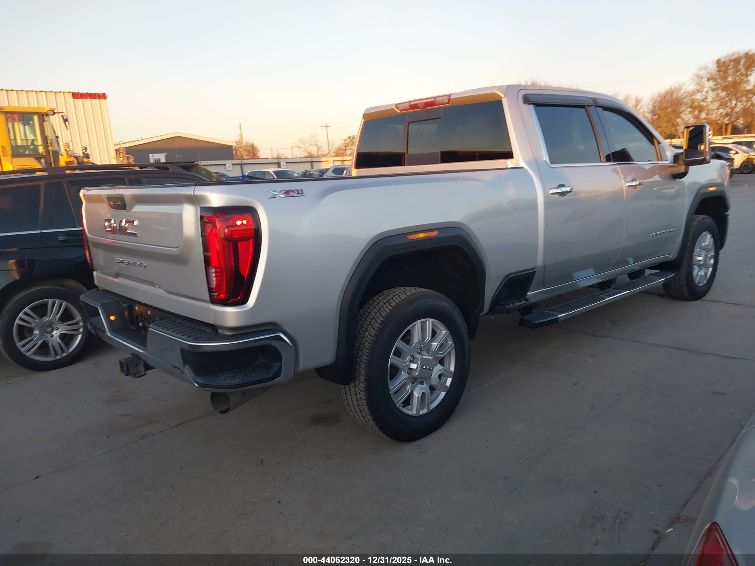 GMC SIERRA image 4