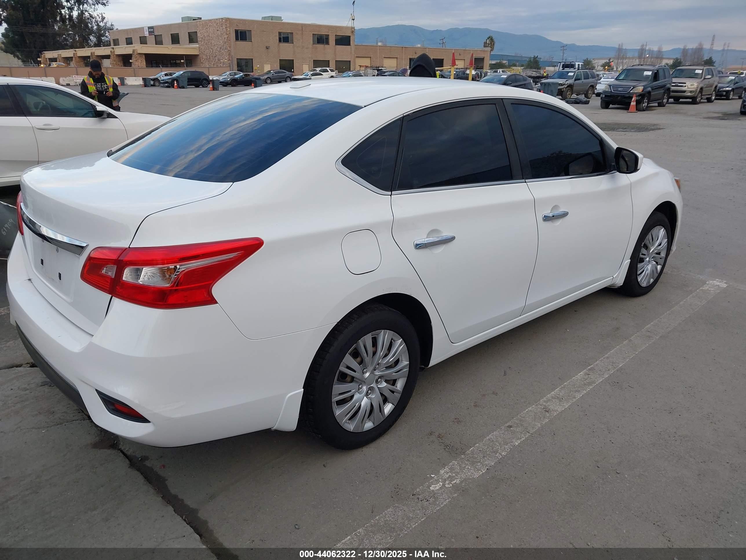 NISSAN SENTRA image 4