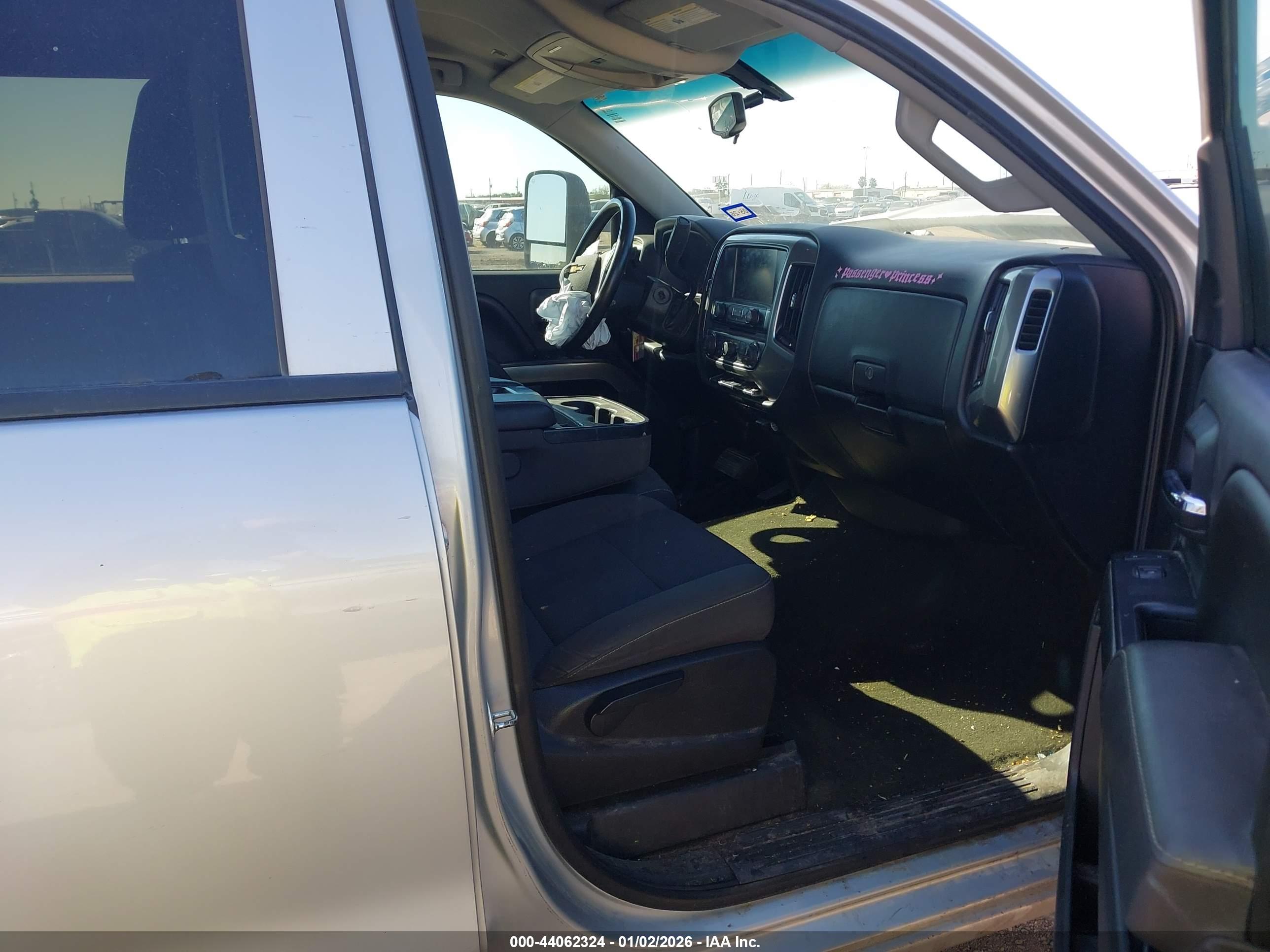 CHEVROLET SILVERADO image 5