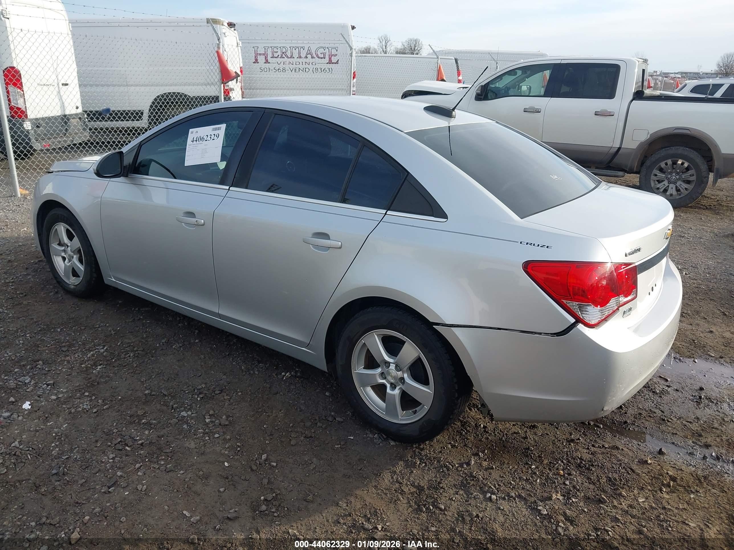 CHEVROLET CRUZE image 3