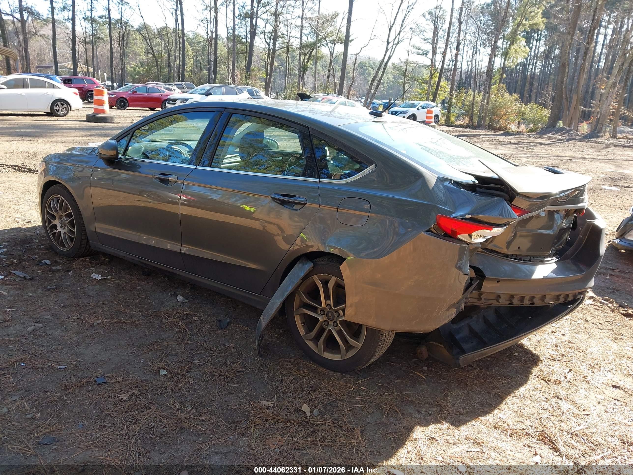 FORD FUSION image 3