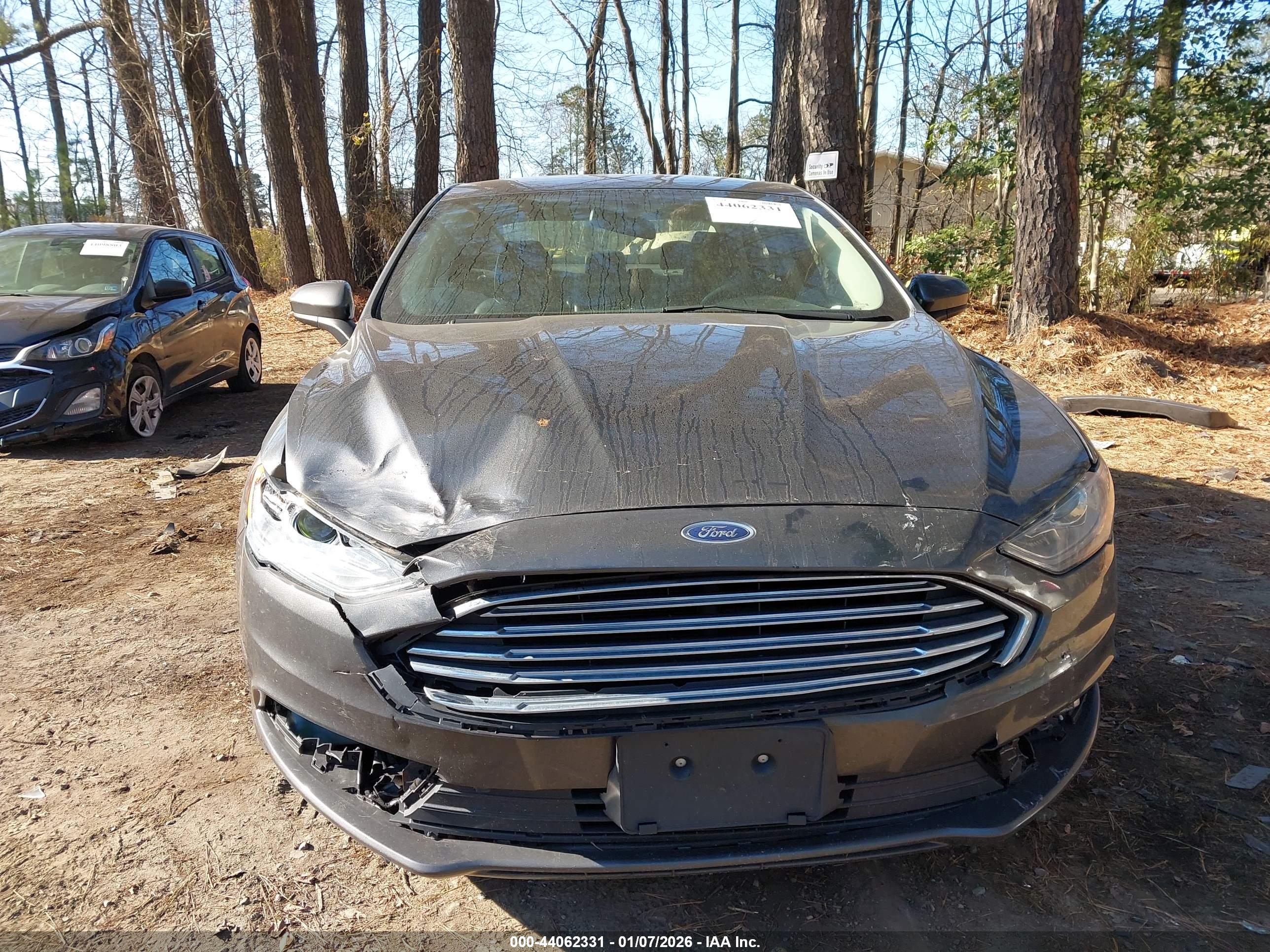 FORD FUSION image 6