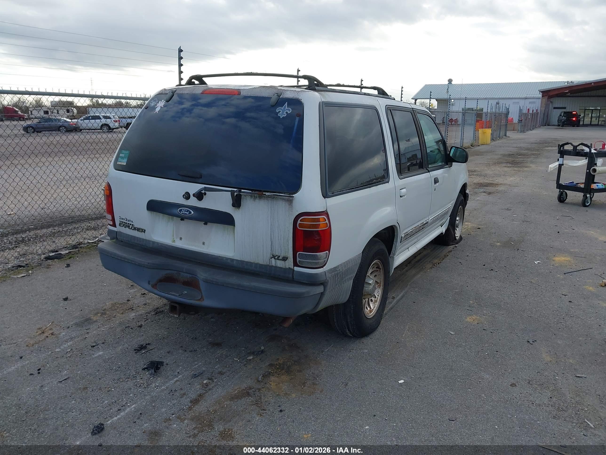 FORD EXPLORER image 4