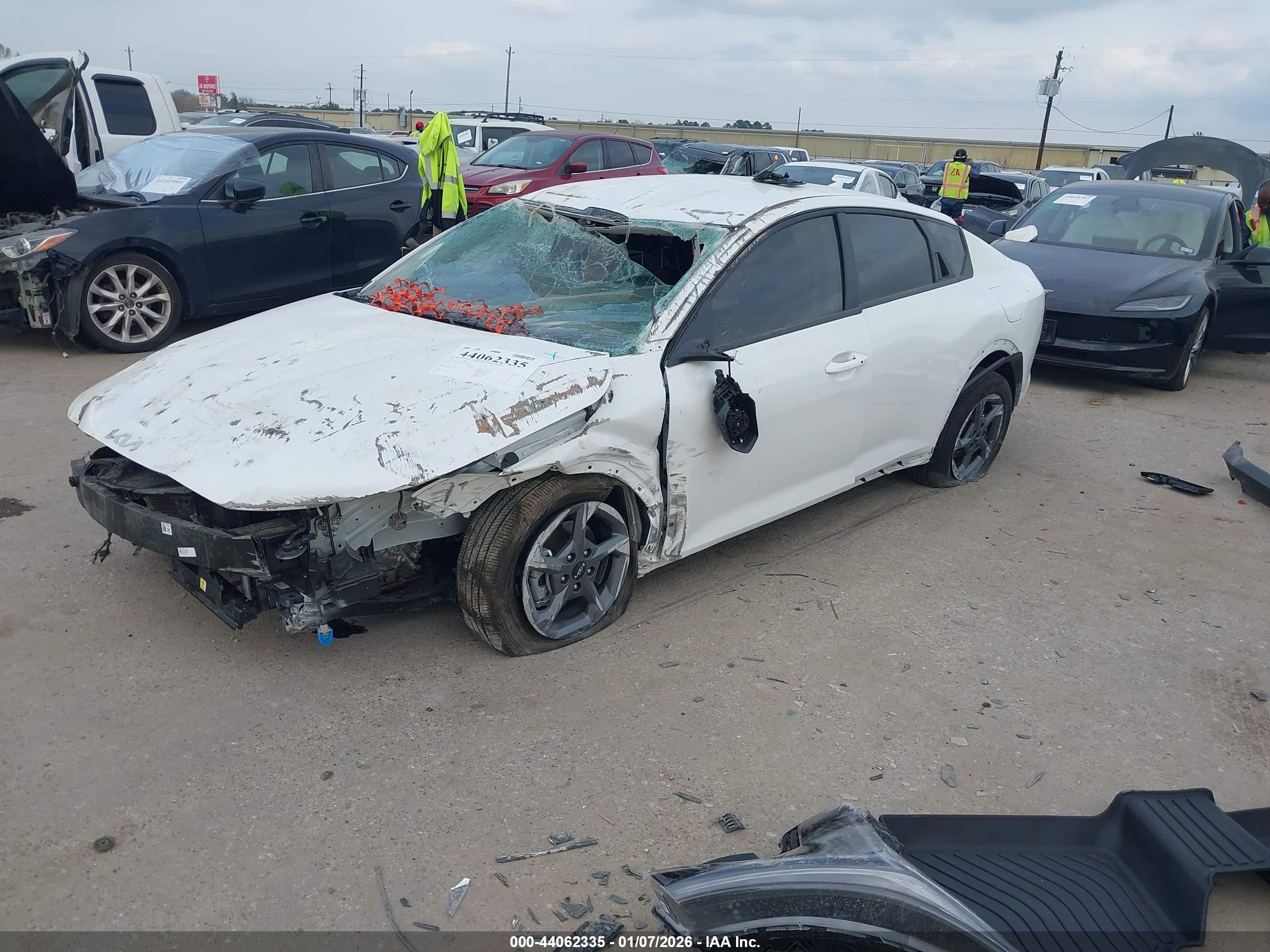 KIA K4 image 2