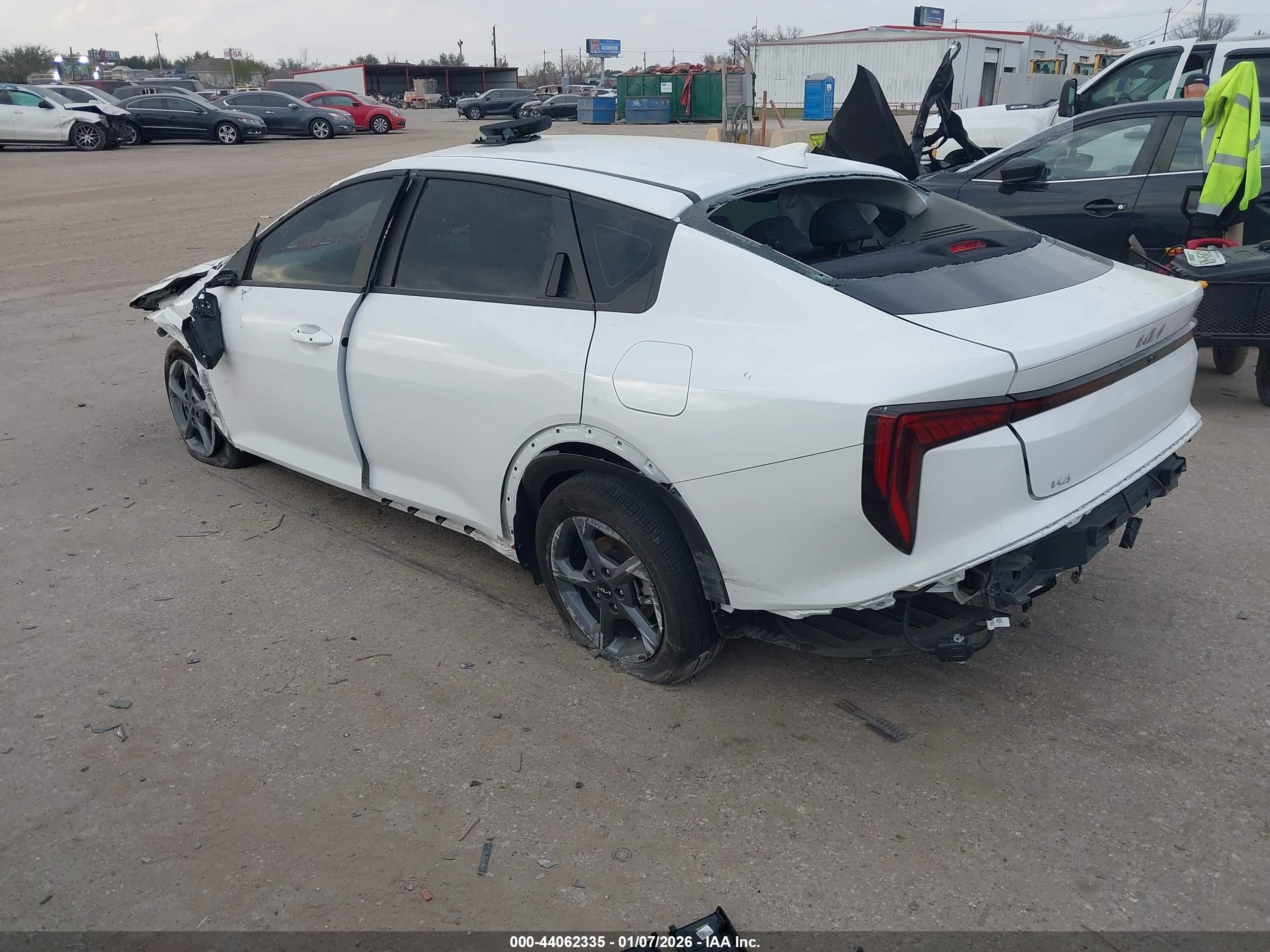 KIA K4 image 3