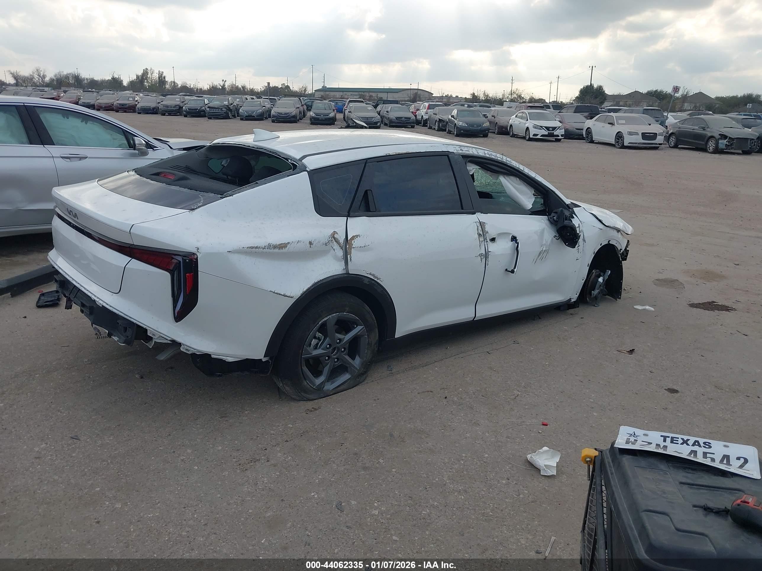 KIA K4 image 4