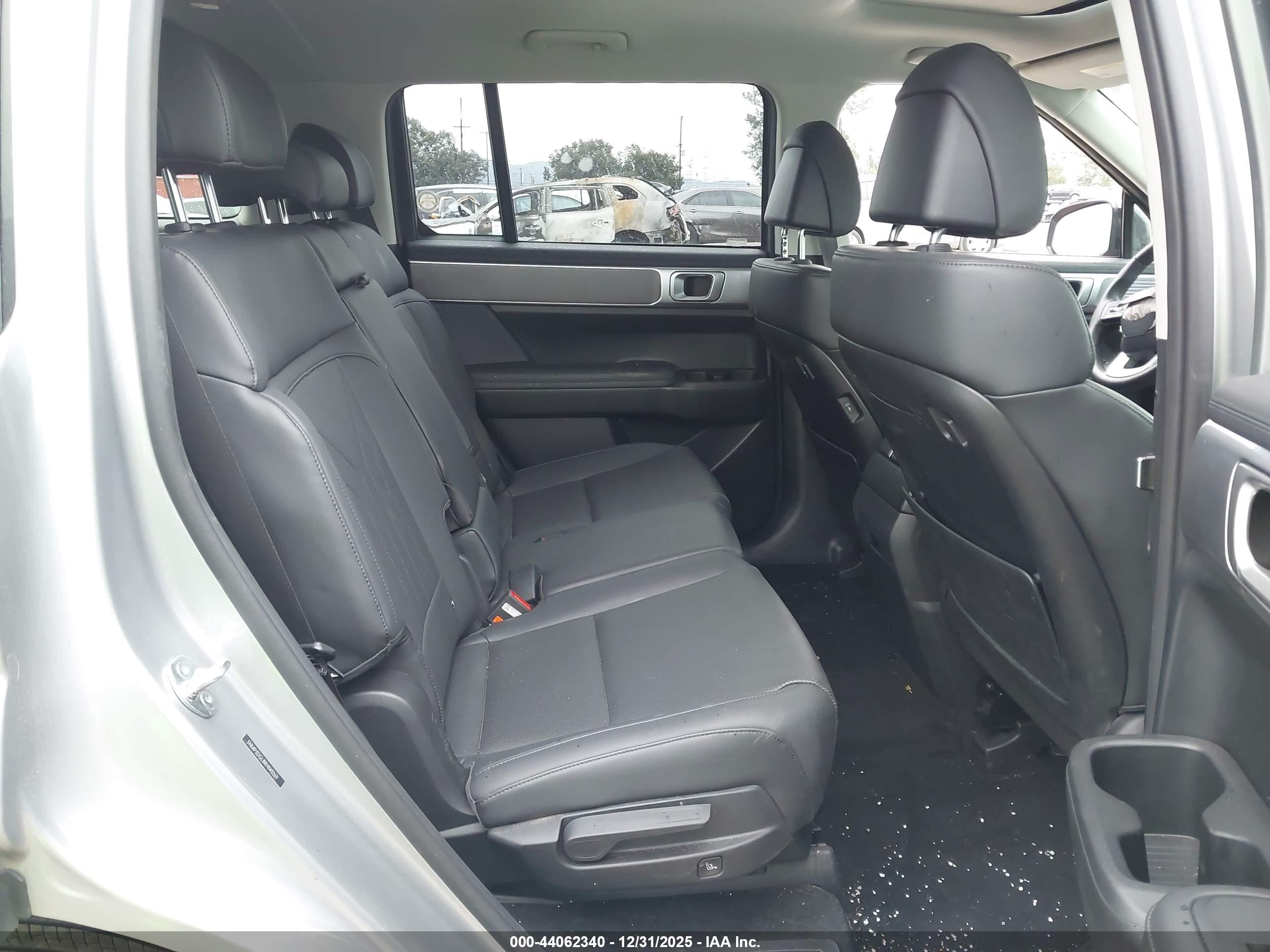 HYUNDAI SANTA image 8