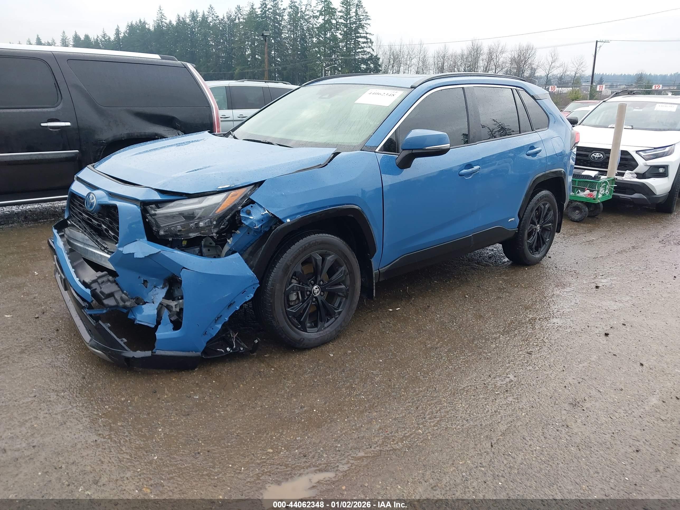 TOYOTA RAV4 image 2