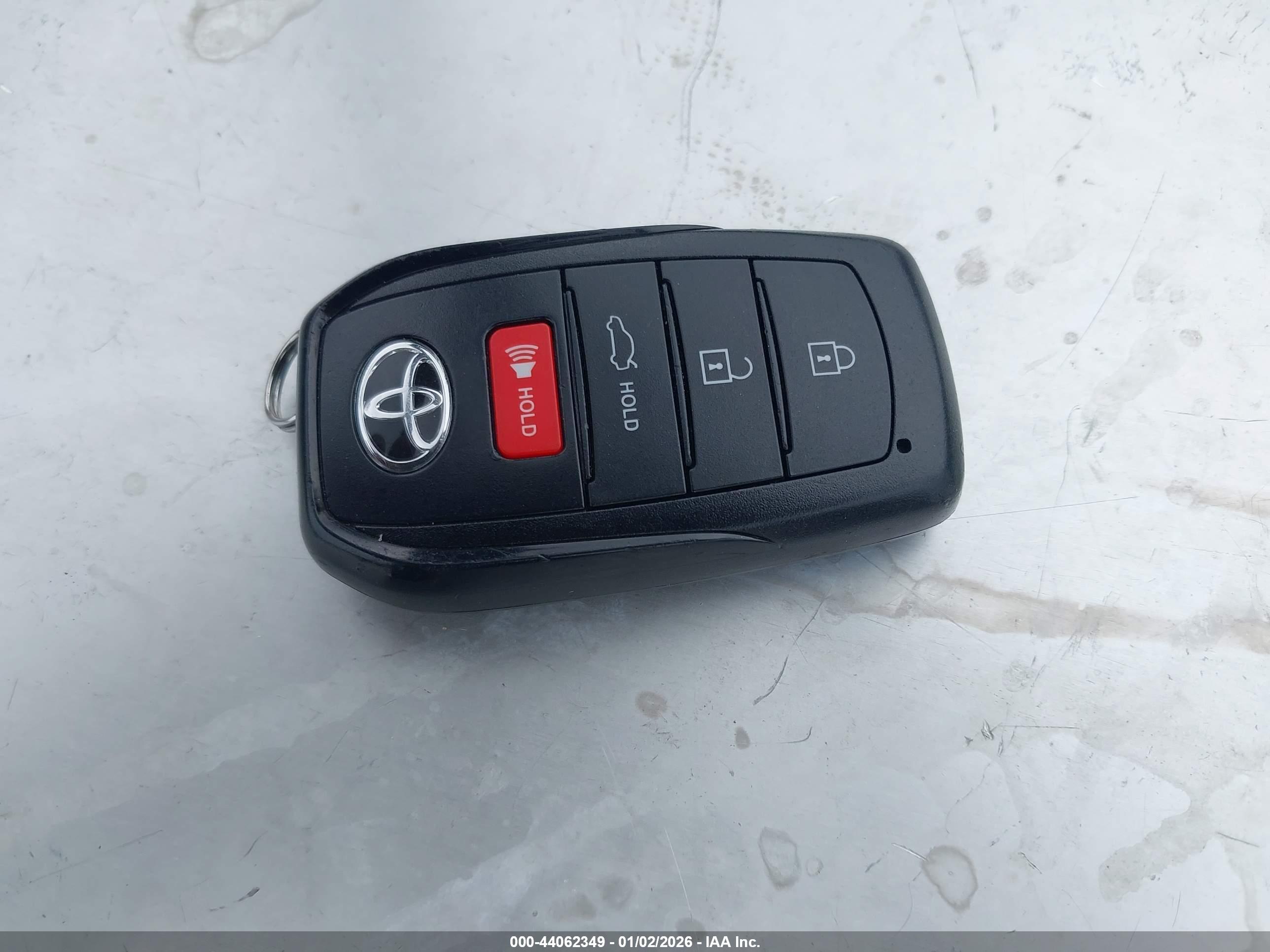 TOYOTA CAMRY image 11