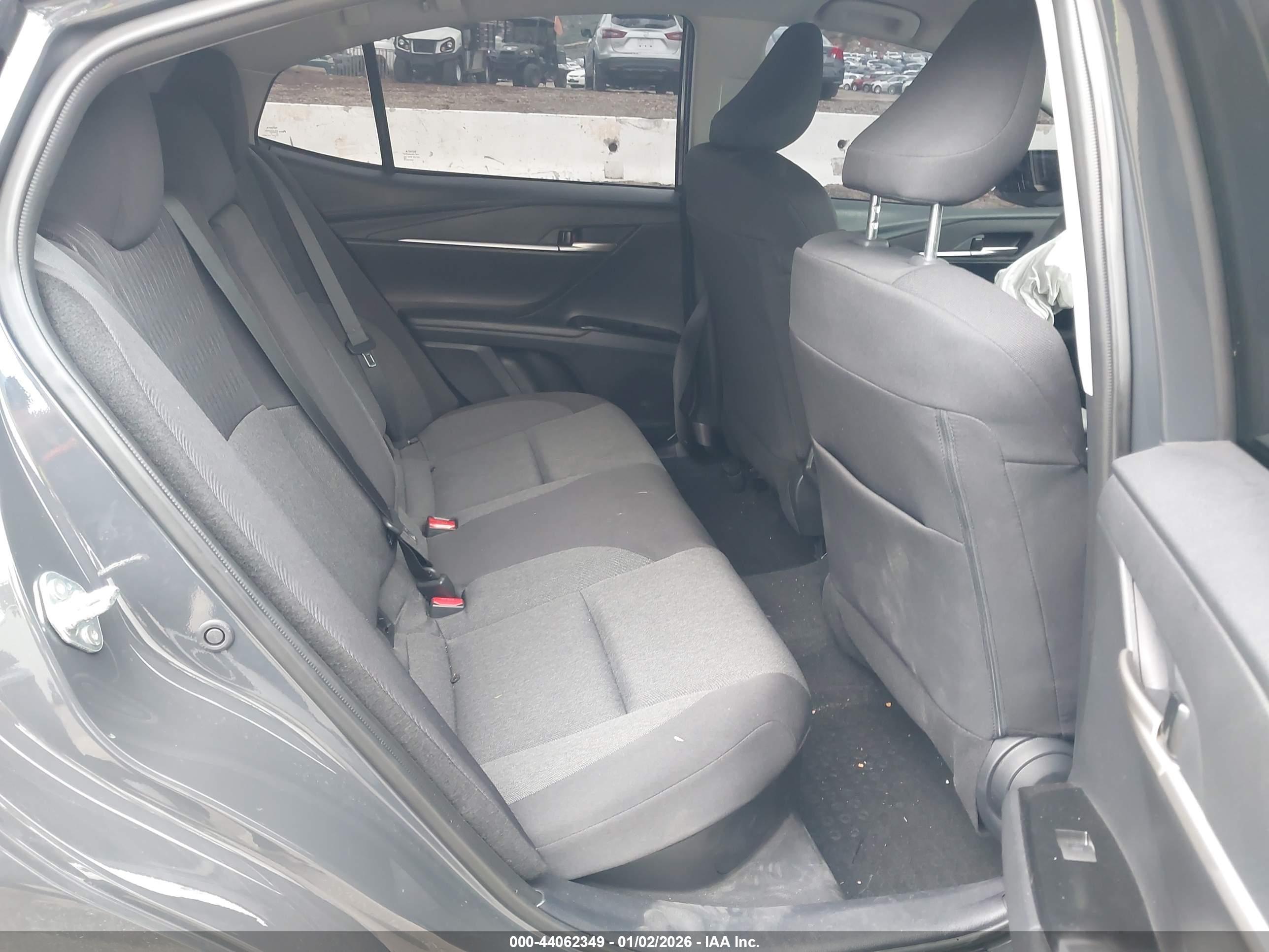 TOYOTA CAMRY image 8