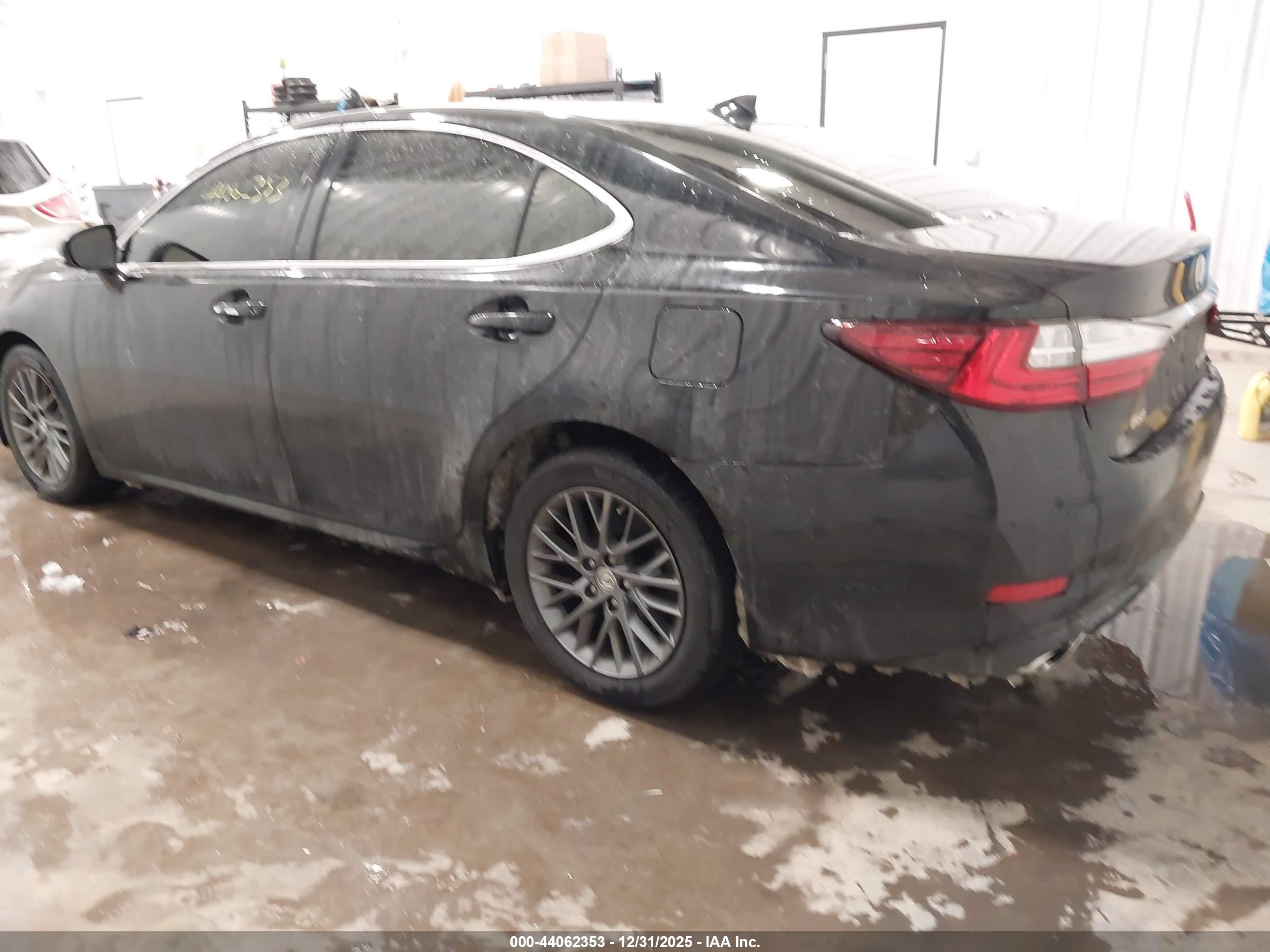LEXUS ES image 3